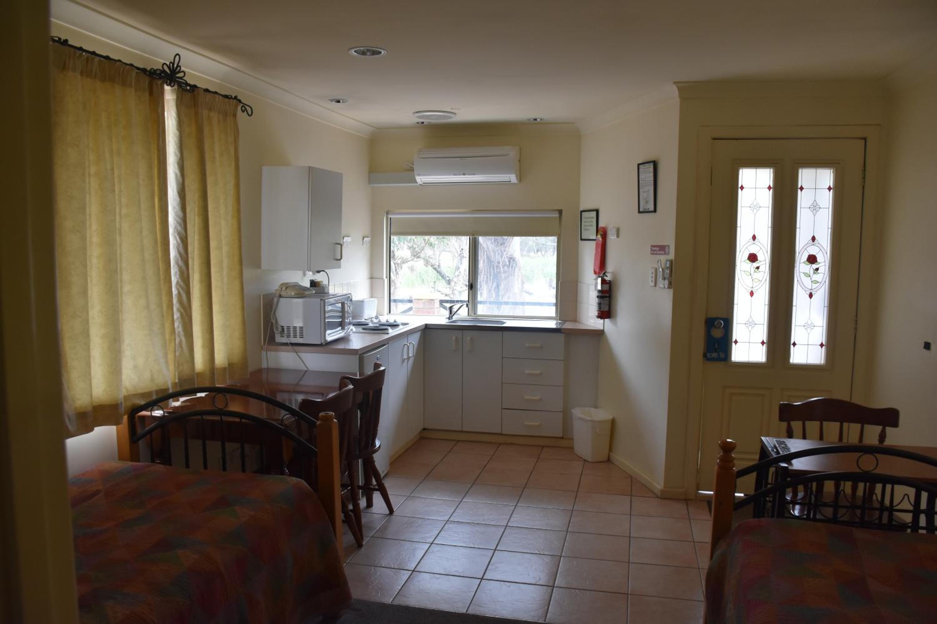 Mount Barker Valley Views Motel & Chalets, Western Australia