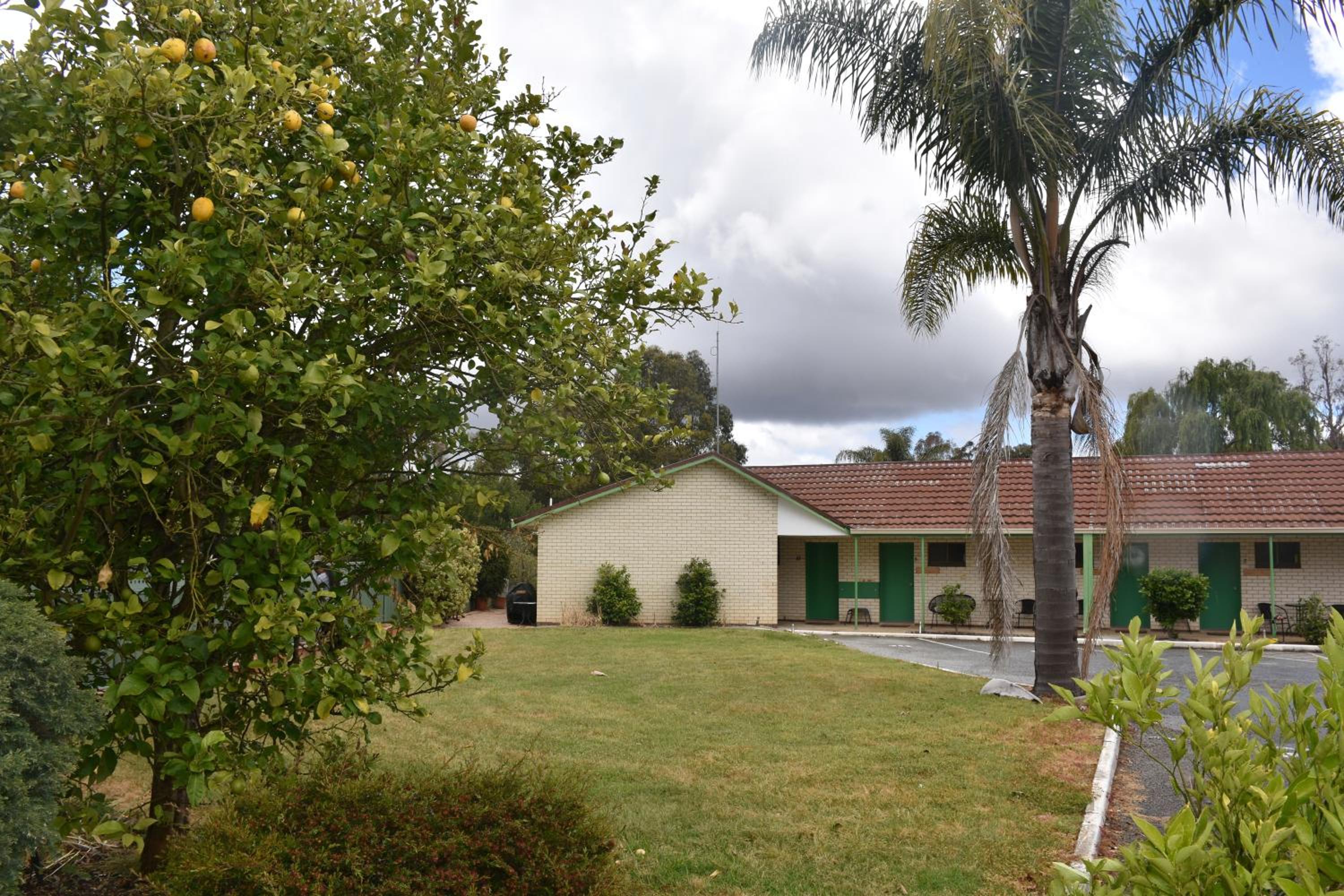 Mount Barker Valley Views Motel & Chalets, Western Australia