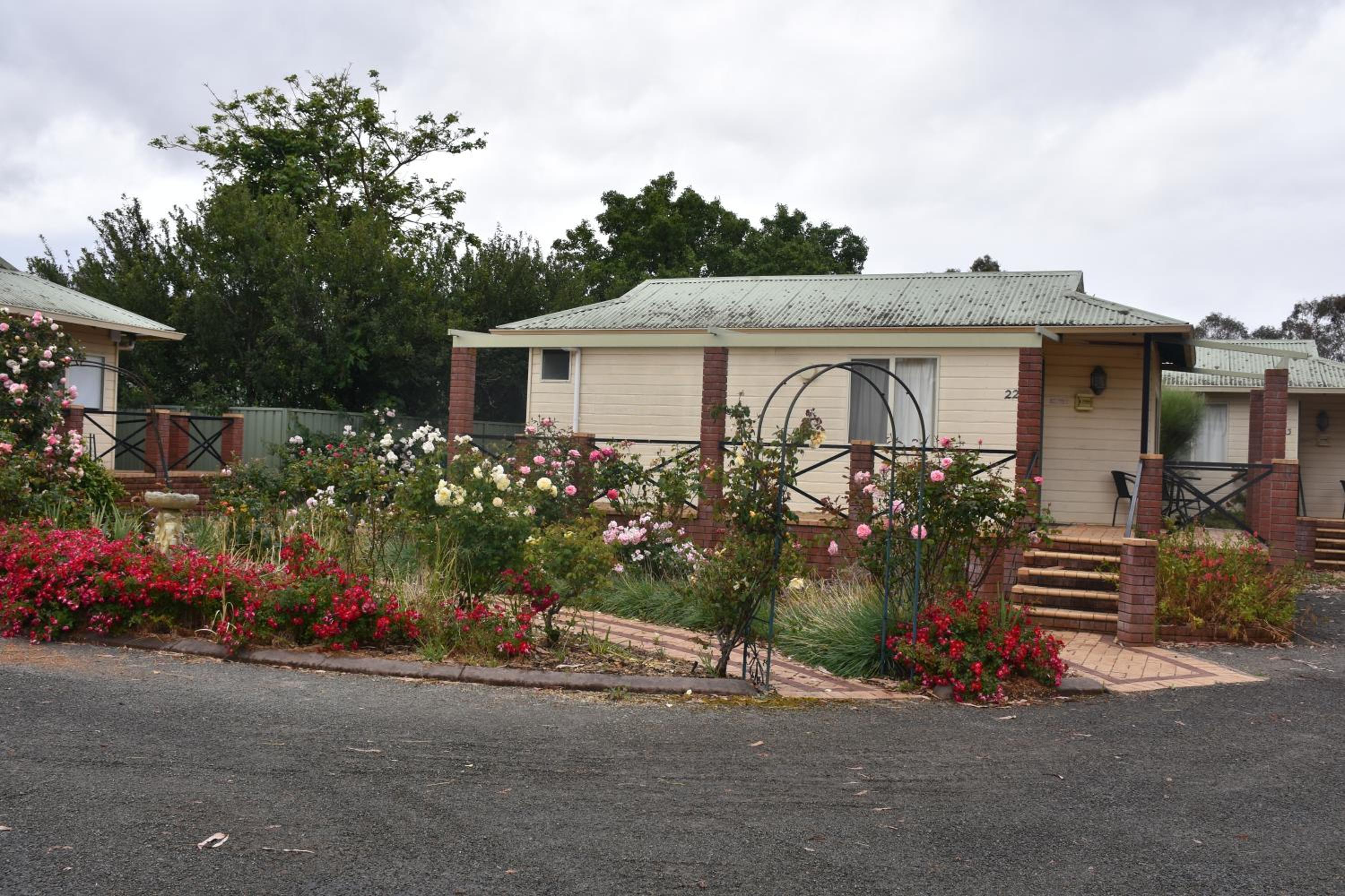 Mount Barker Valley Views Motel & Chalets, Western Australia