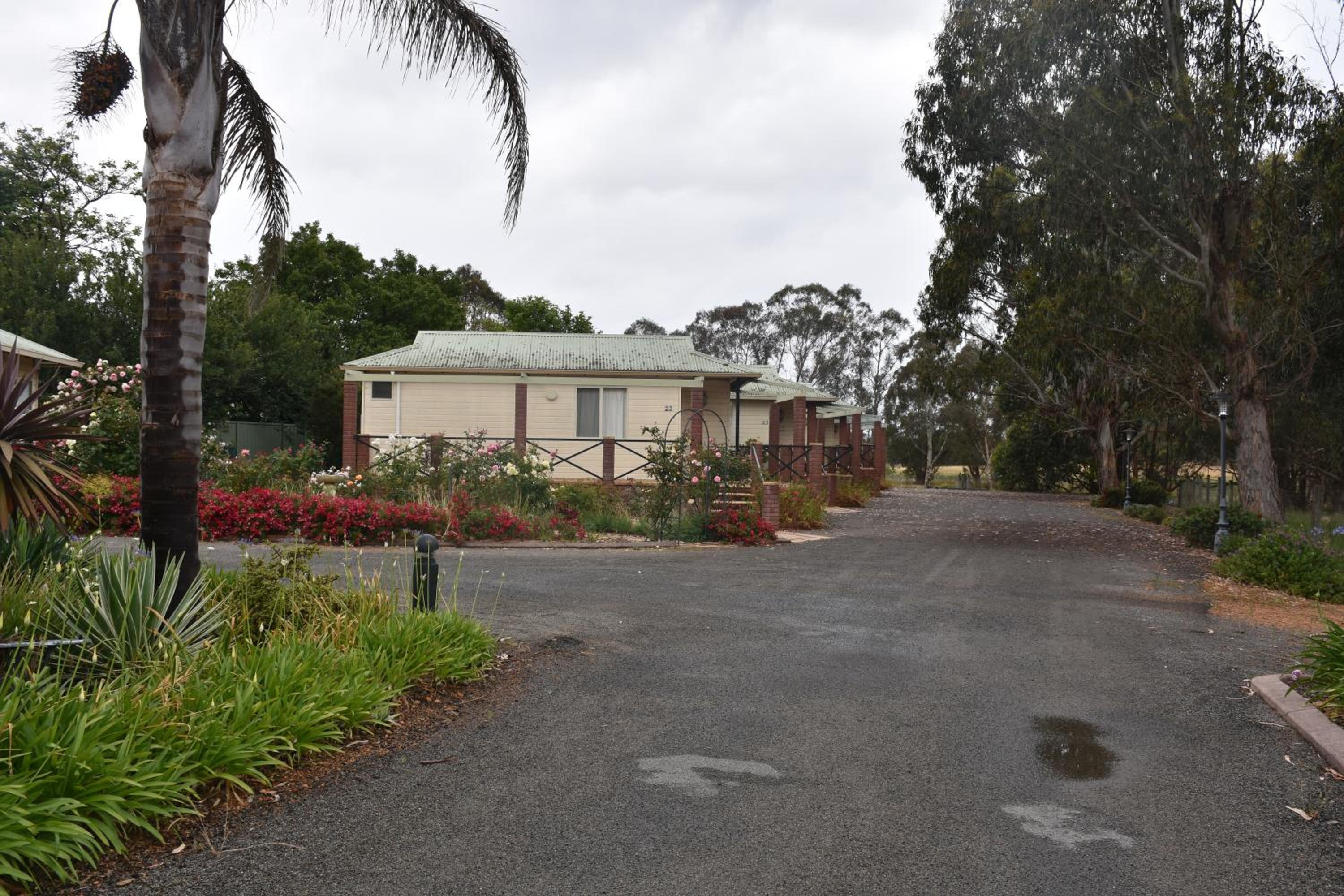 Mount Barker Valley Views Motel & Chalets, Western Australia