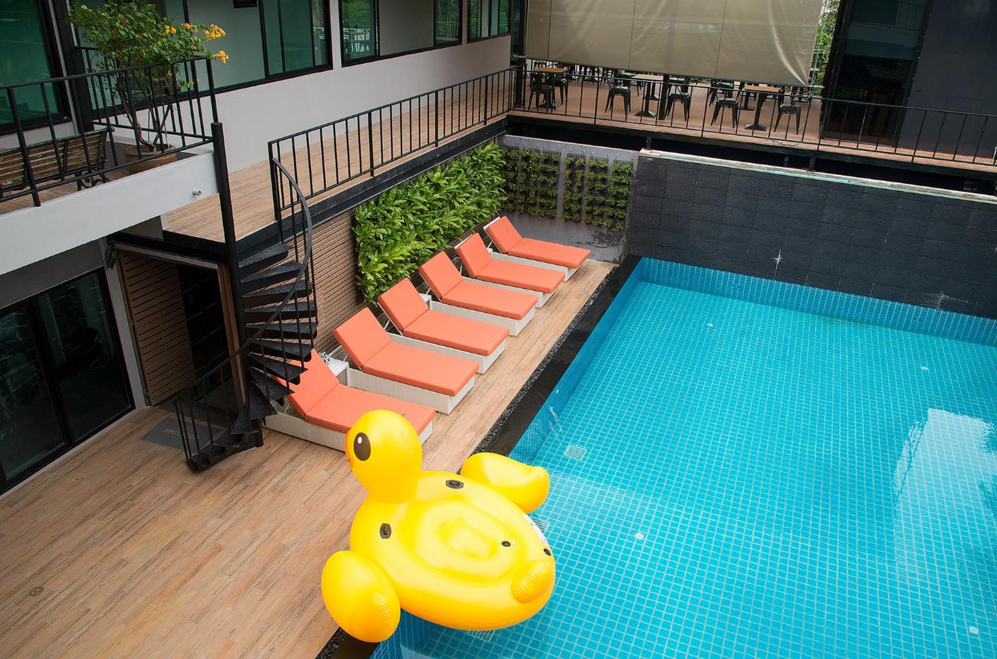 V20 Boutique Jacuzzi Hotel