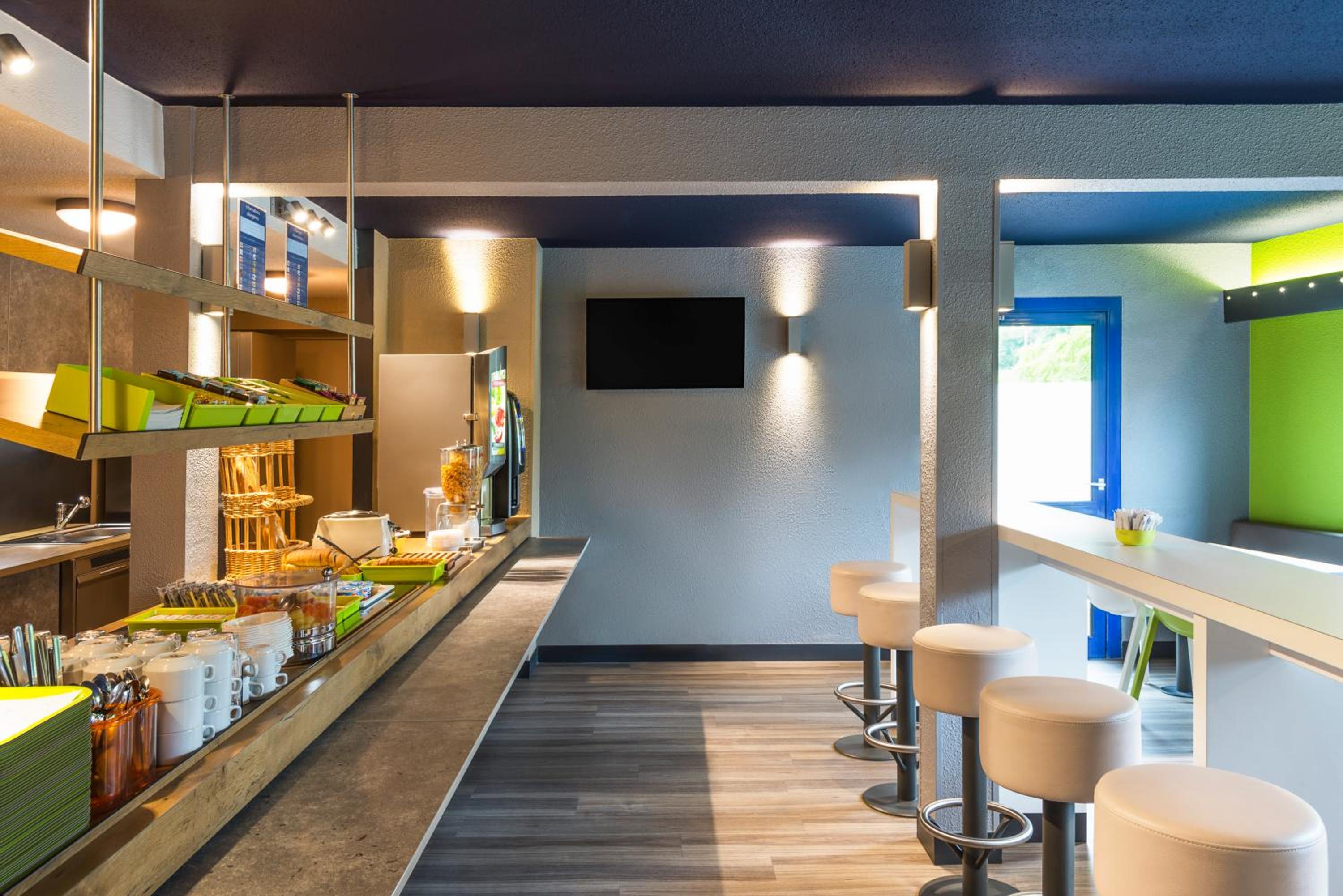 bar
