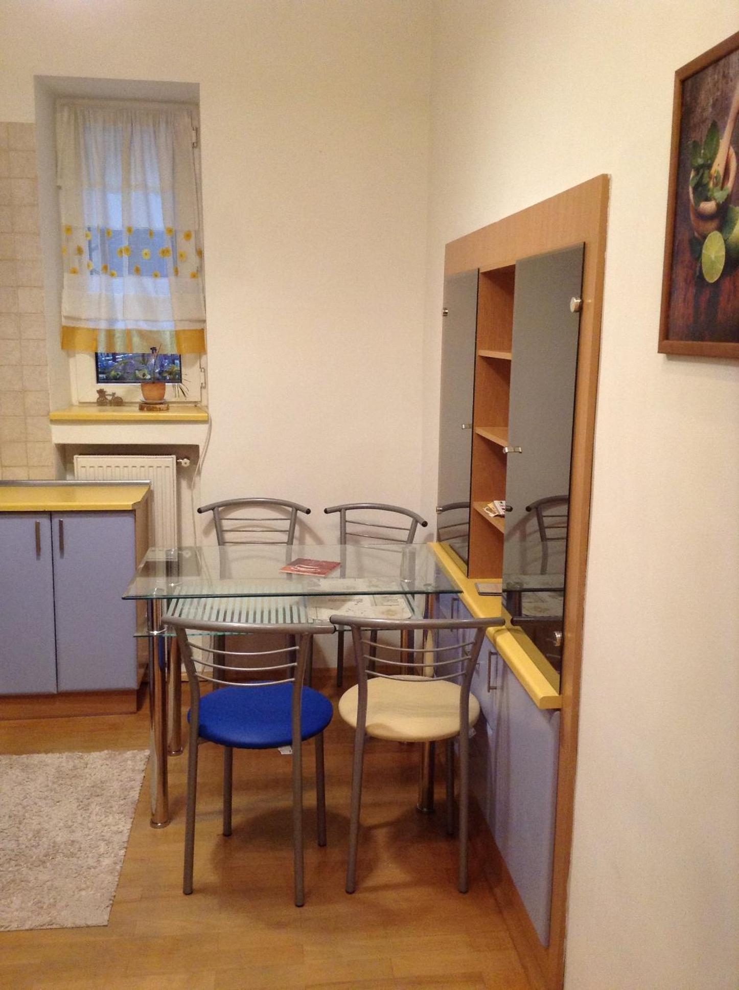 Family Stay in Lviv (2 Rooms + Kitchen)