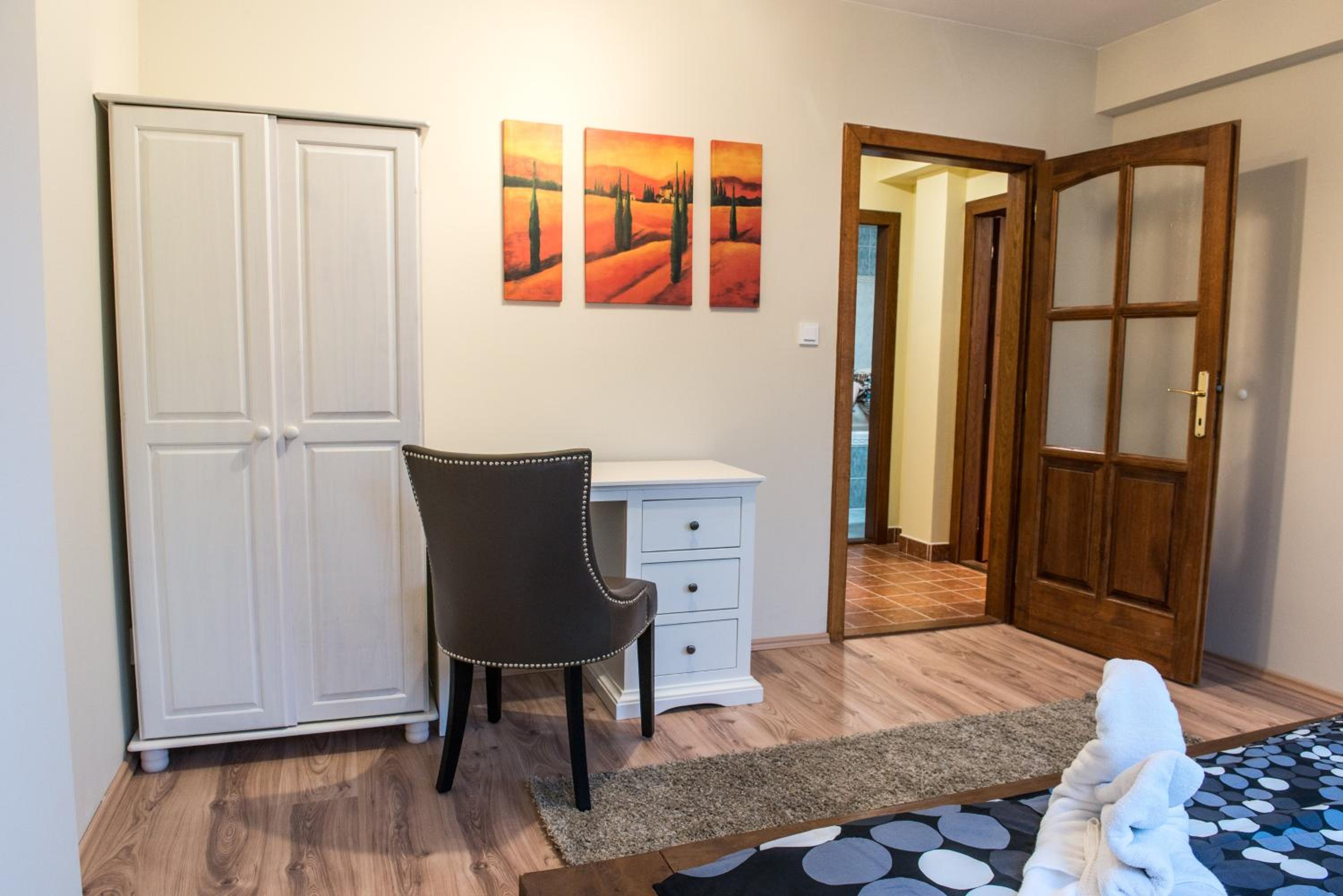 Spacious and Quiet Attic Flat in Centre