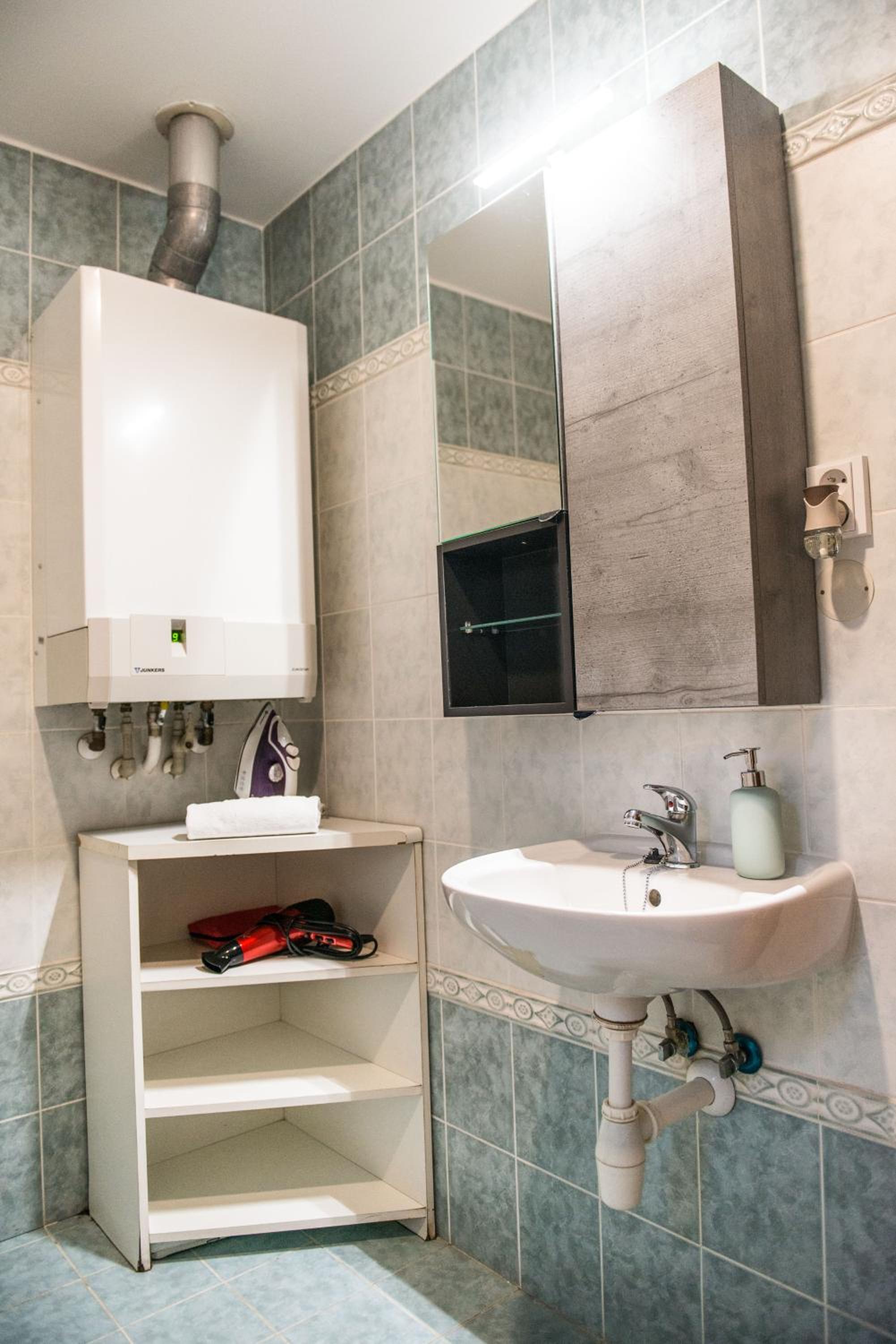 Spacious and Quiet Attic Flat in Centre