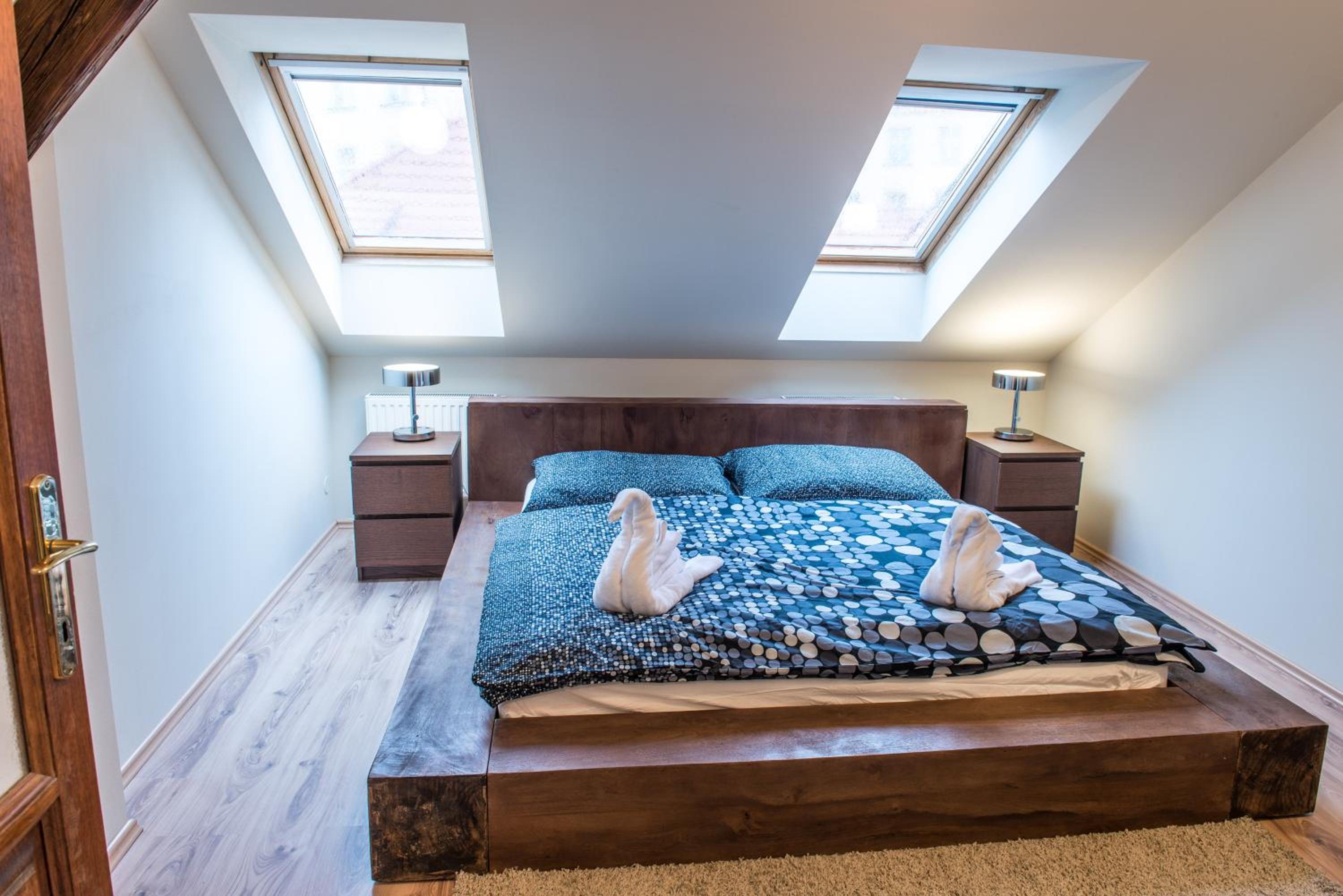 Spacious and Quiet Attic Flat in Centre