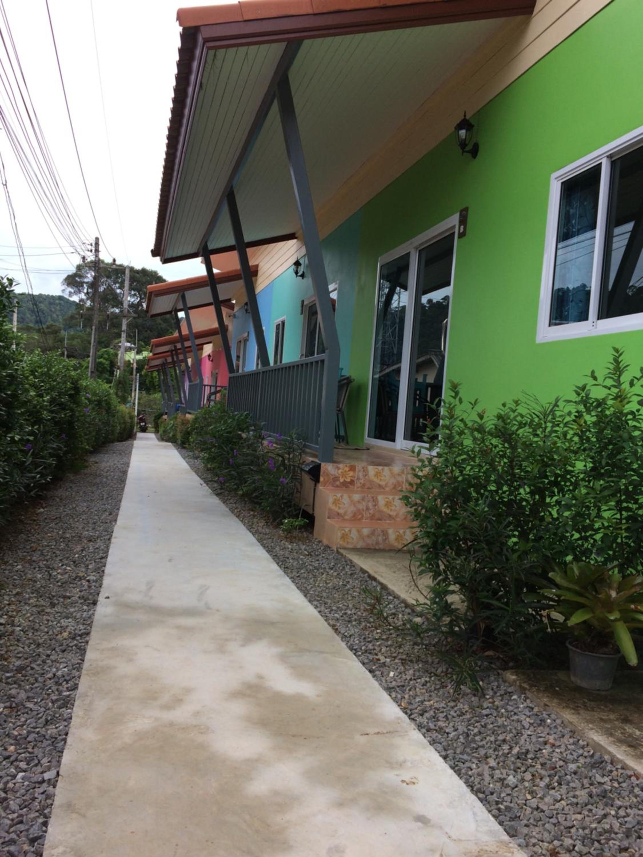 Baan Sri Lanta Sand