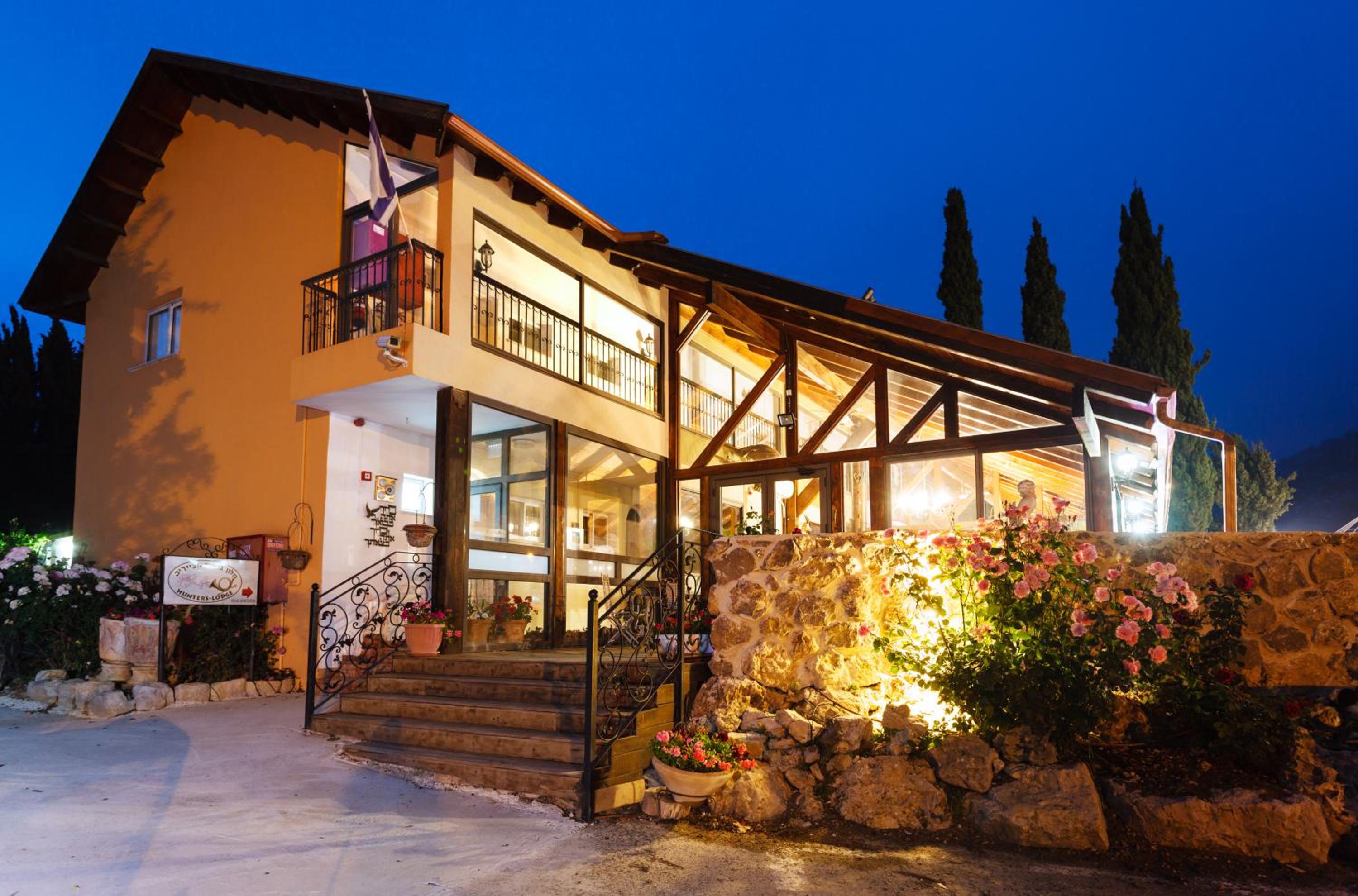 Hunter's Lodge