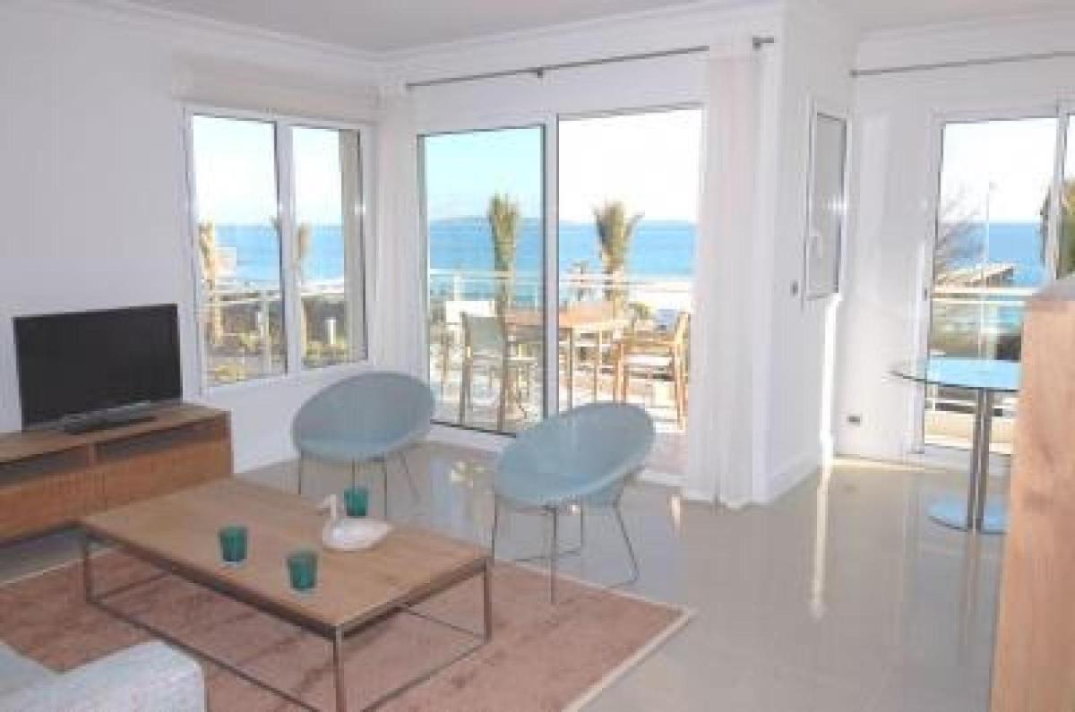 Stunning 2 Bed, 2 Bath Apt on the Cannes sea front has swimming pool and is a secure modern building 464 photo 2