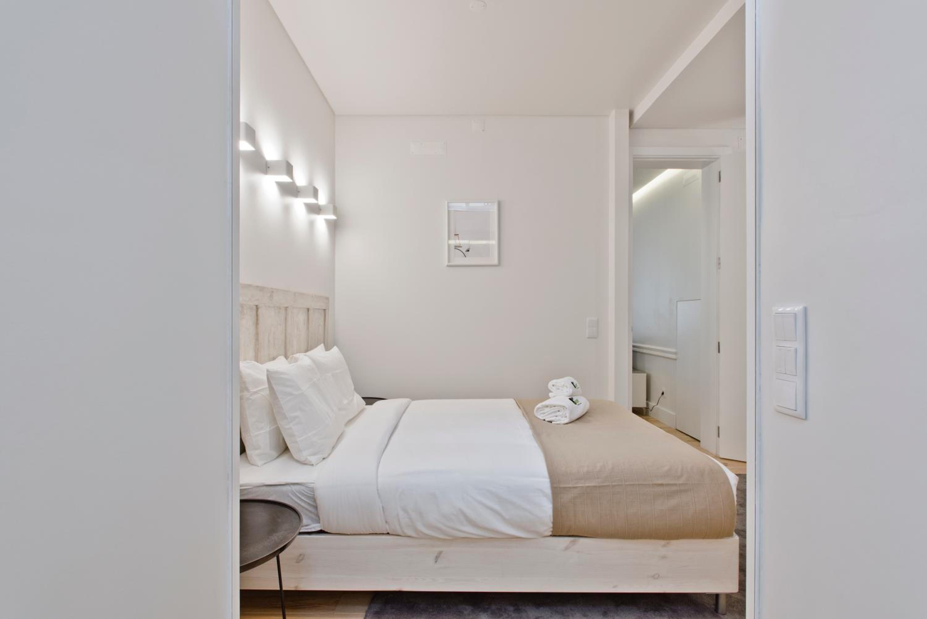 BmyGuest - Exclusive Downtown Apartment view 2