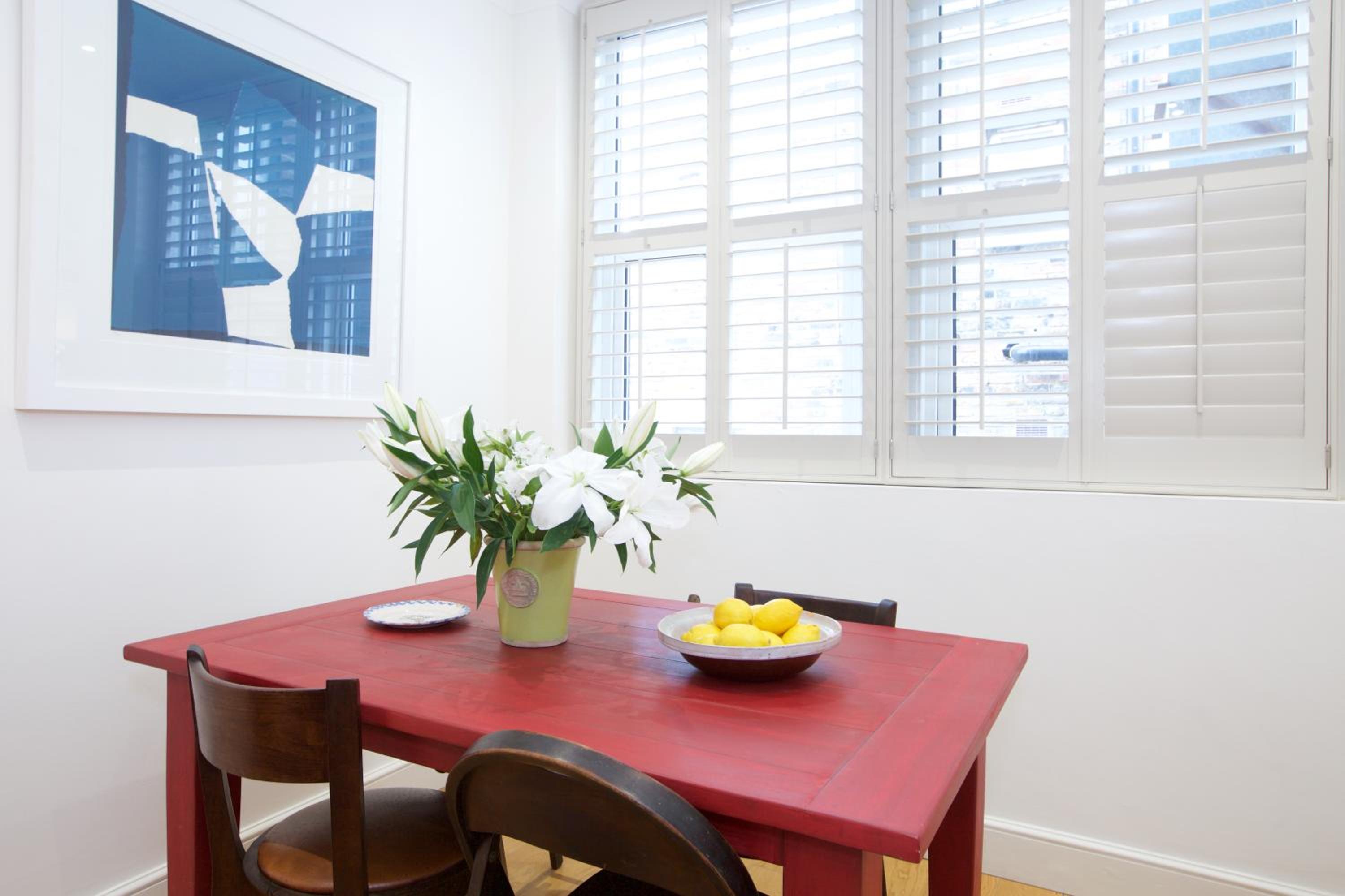 Retro apartment moments from Battersea Park