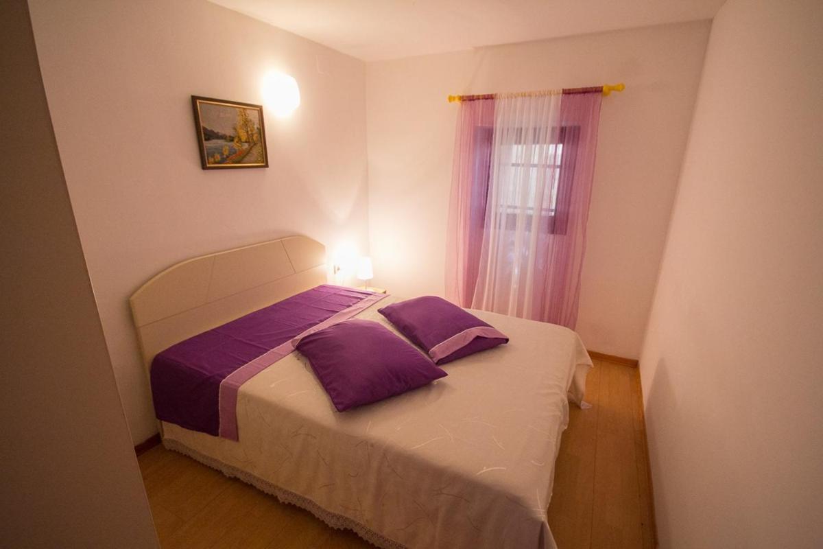 MARA House with Apartments