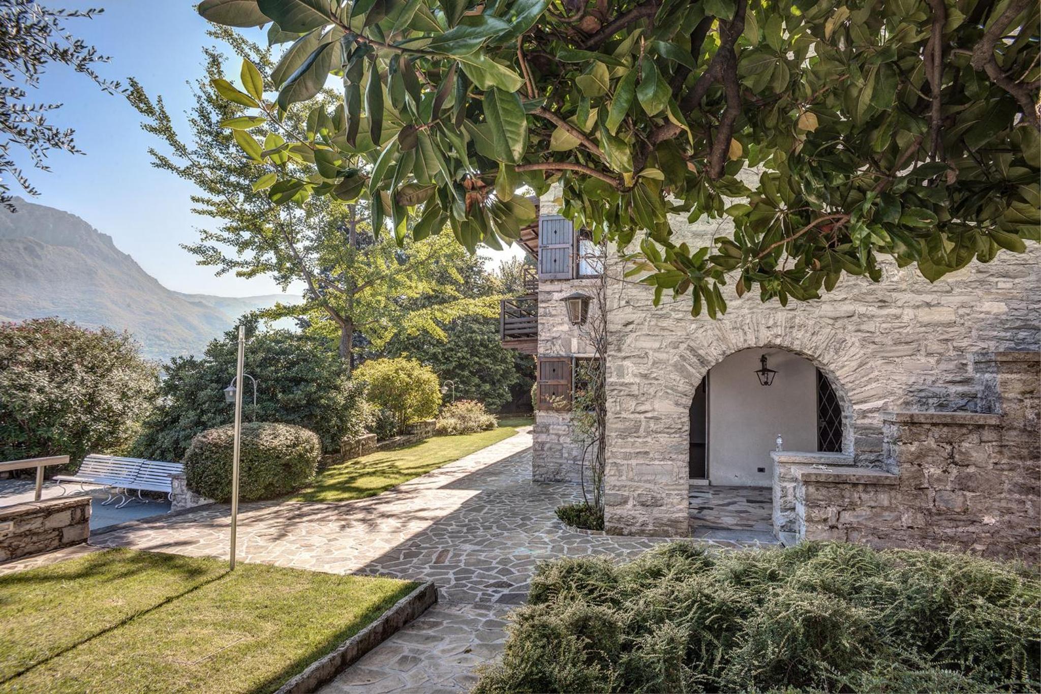 Villa Il Cigno Lakeside view 3