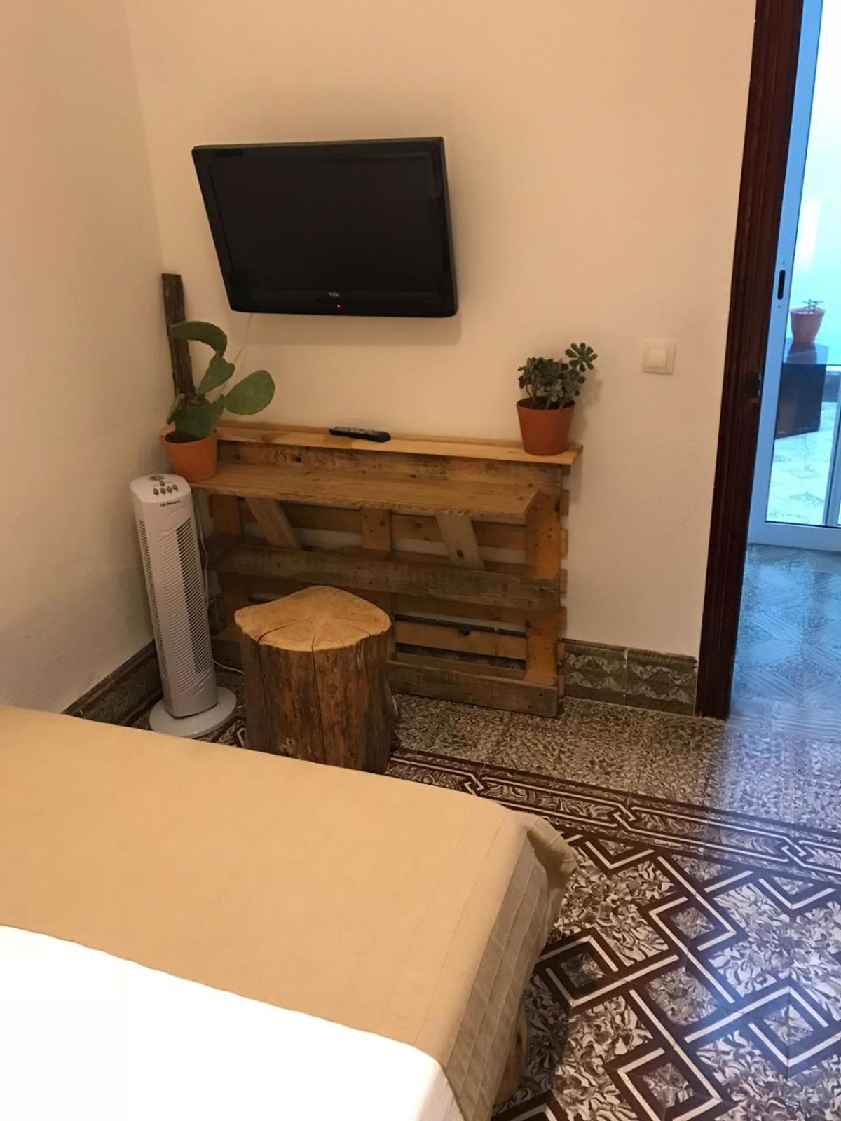Cactus Host