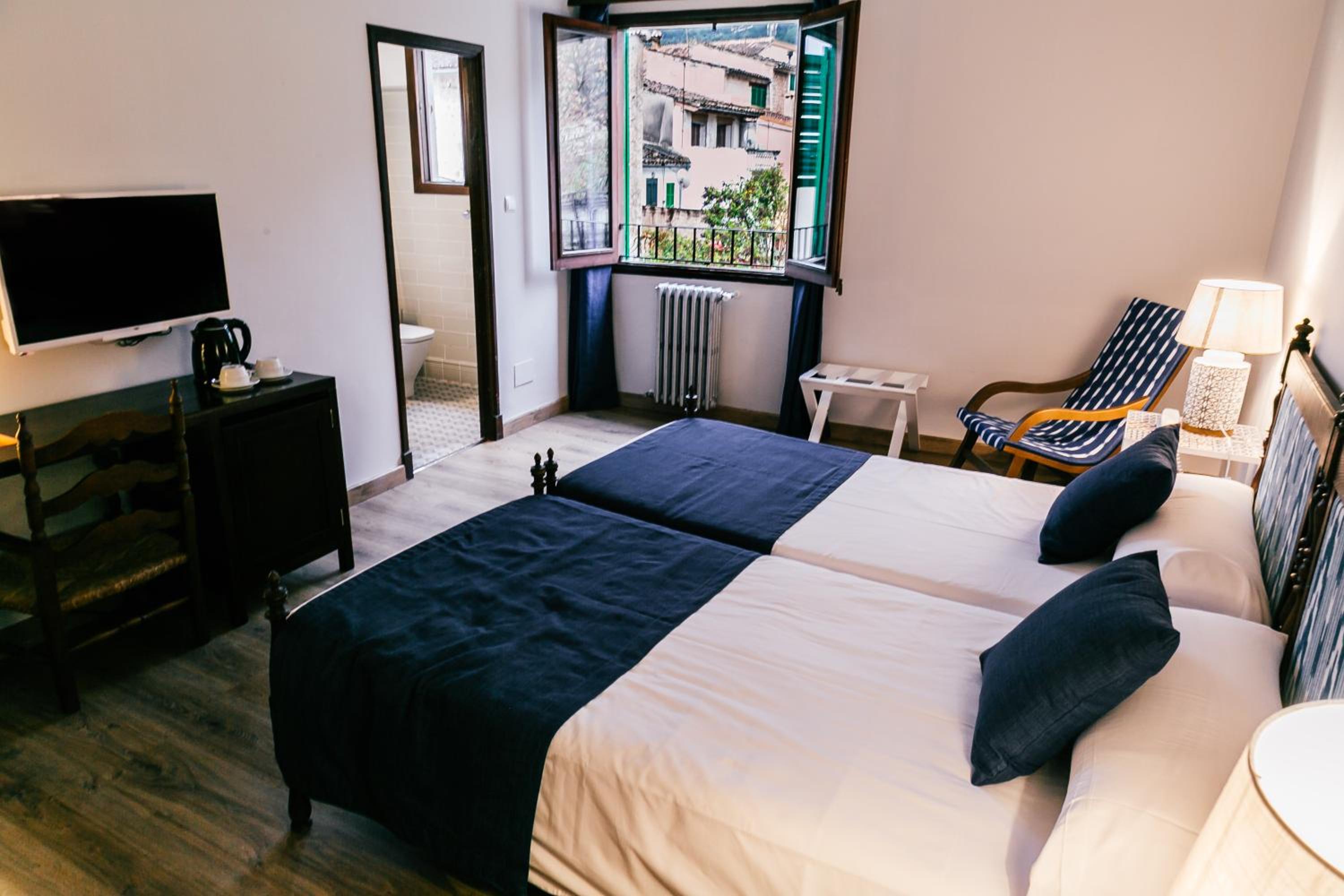 Hotel El Guía en Sóller — hotel room