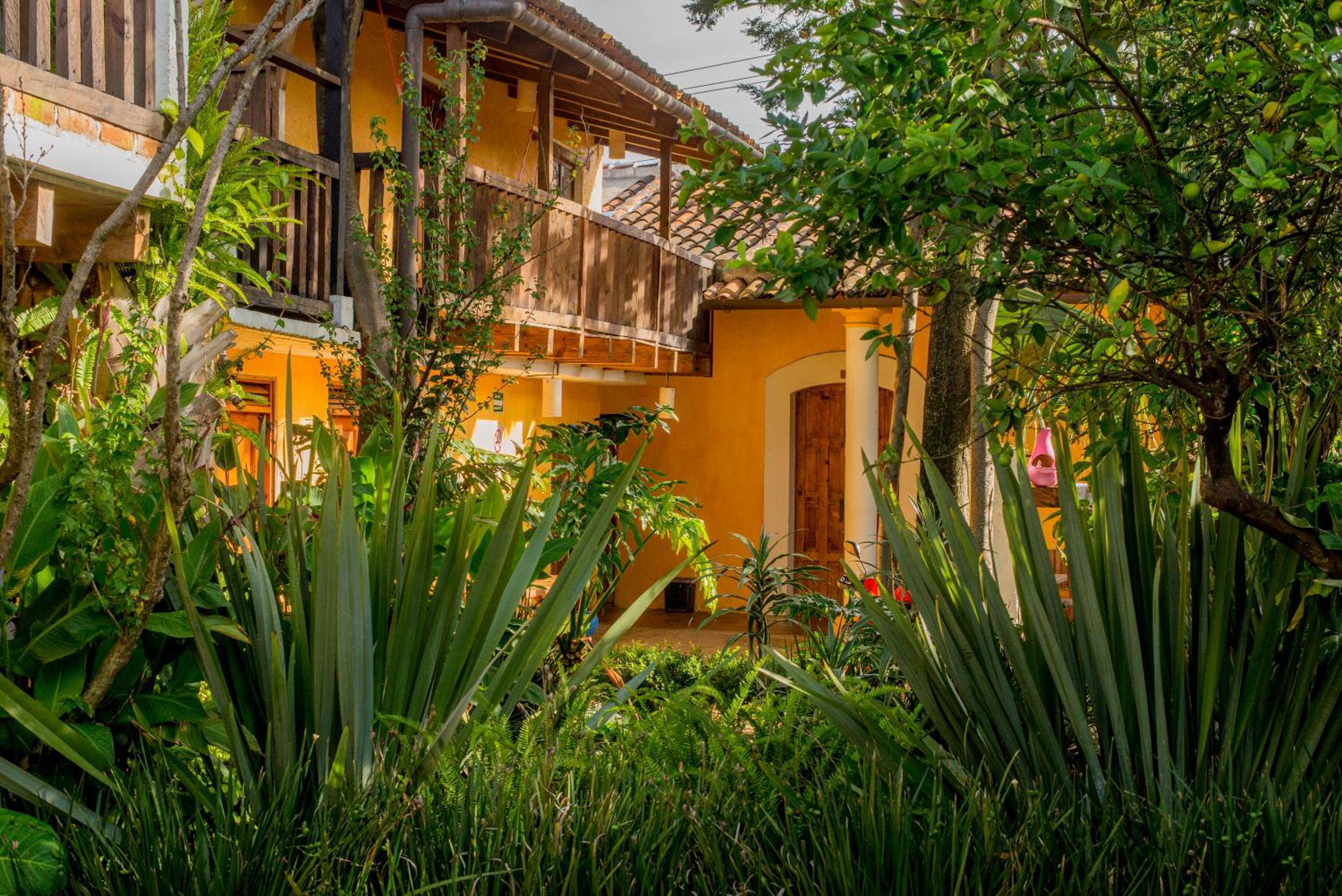 Rossco Hostel & Hotel