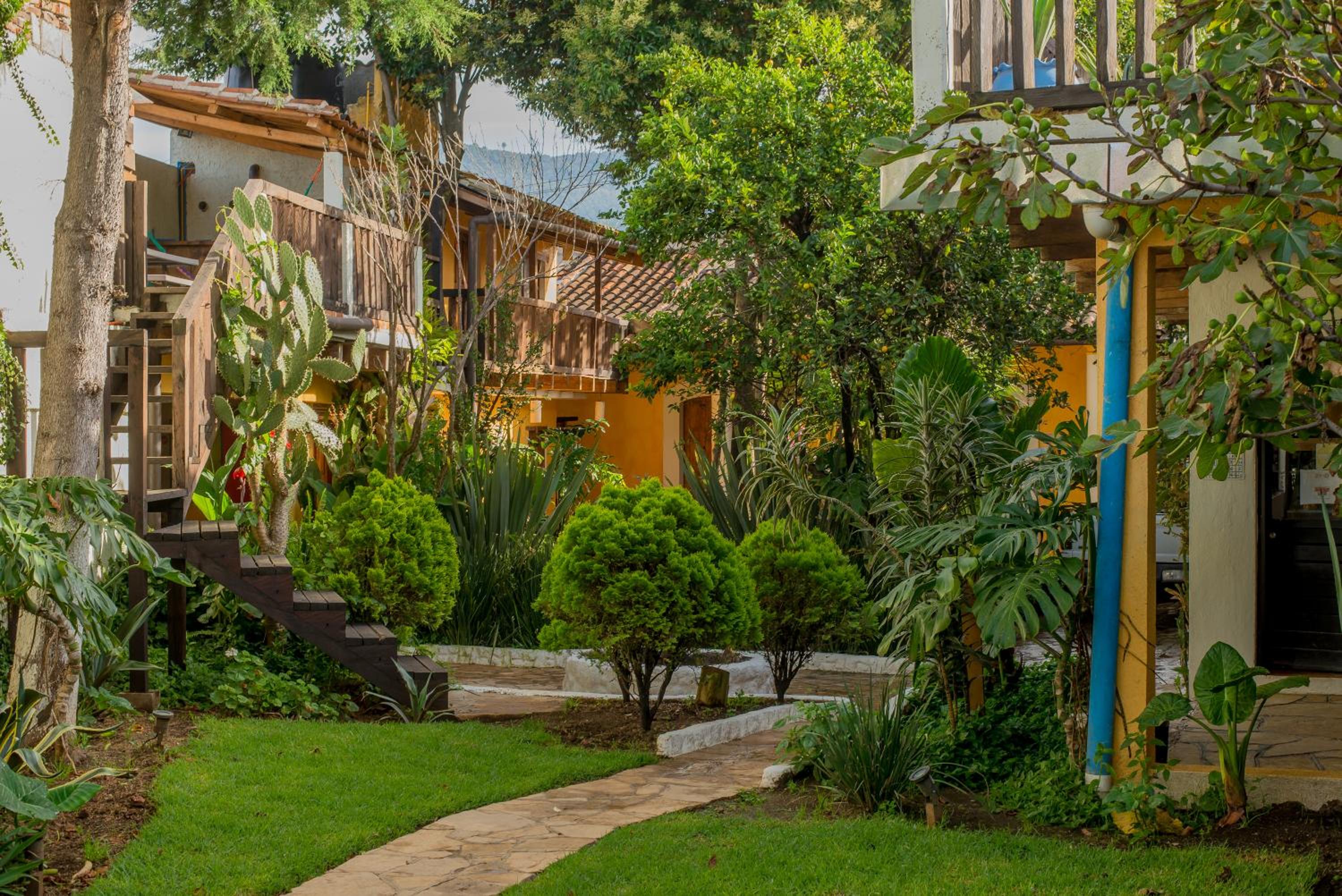 Rossco Hostel & Hotel