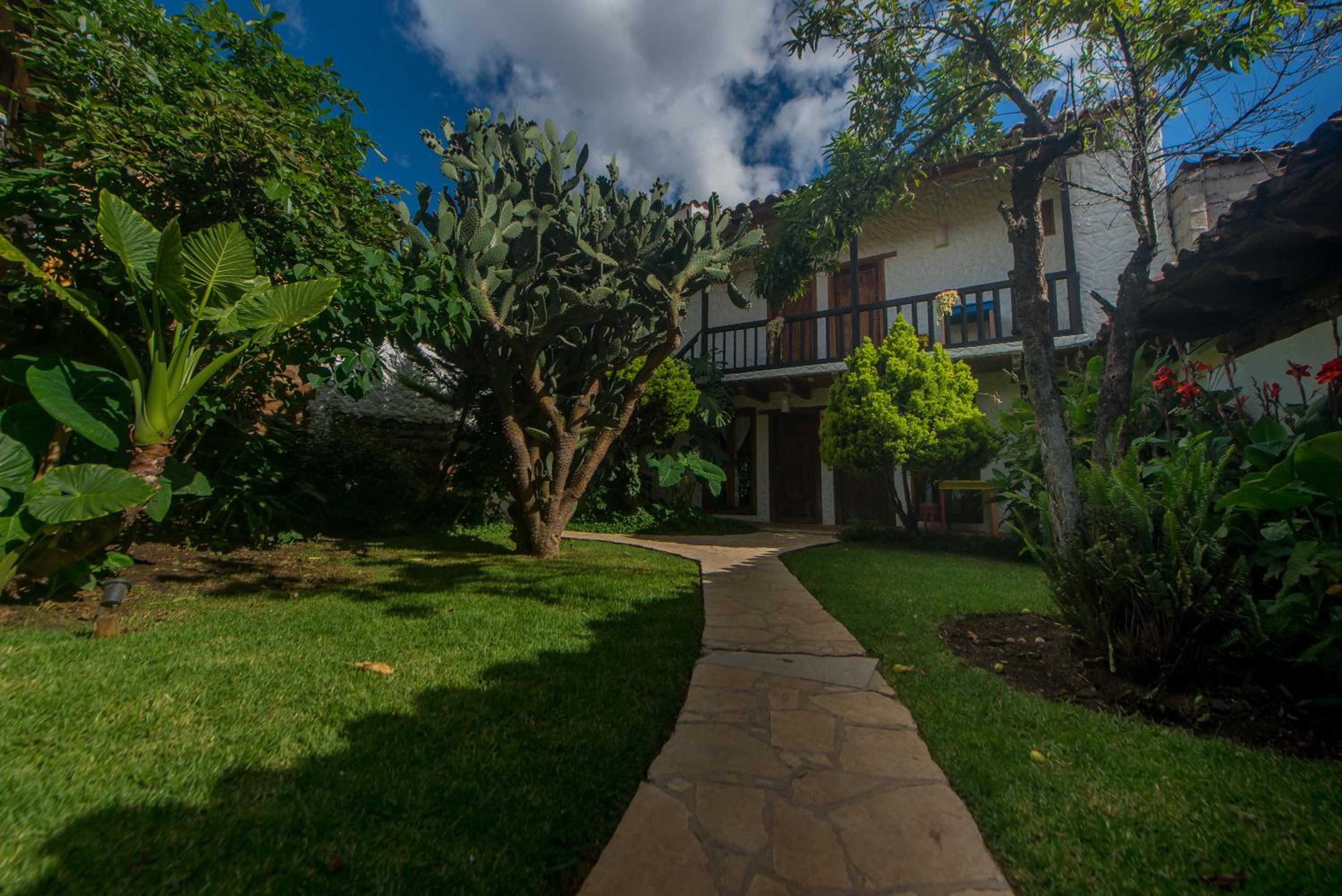 Rossco Hostel & Hotel