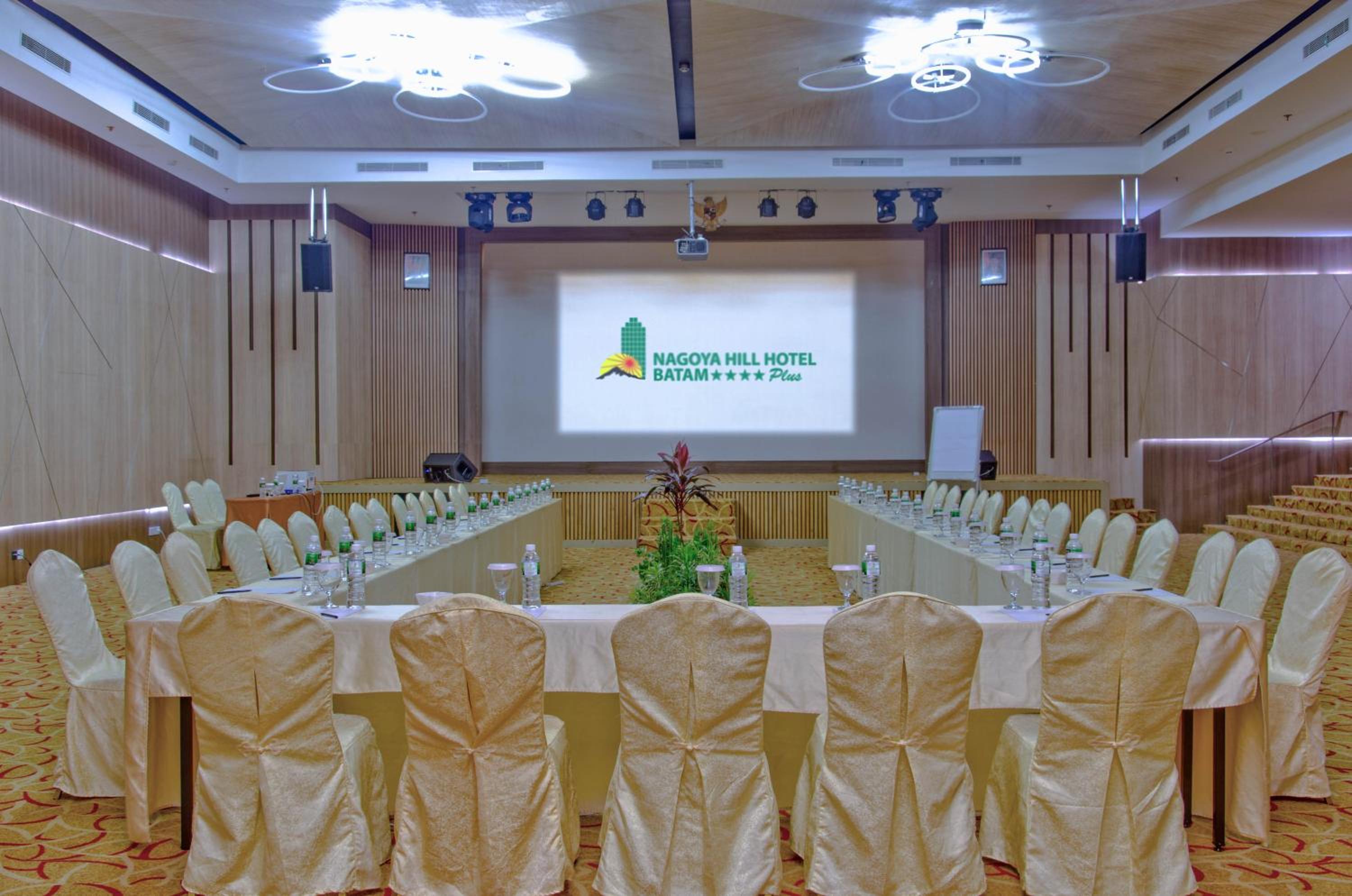 Nagoya Hill Hotel Batam 61