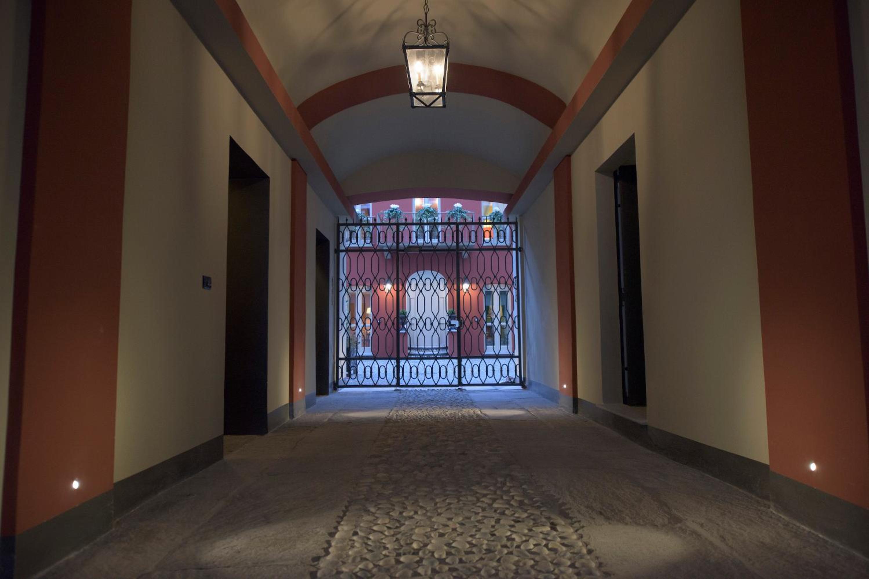 Porta Palace Apartments