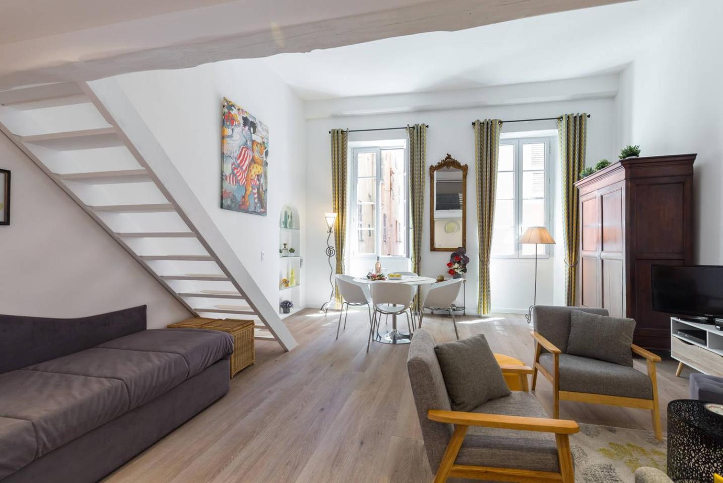 BARILLERIE - Loft Moderne, Face Mer, Vieux-Nice. view 2