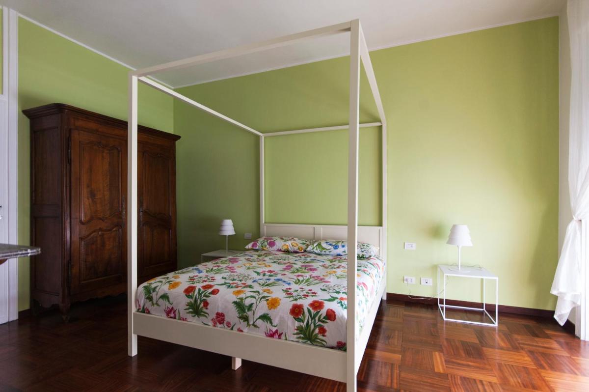 LUXURIOUS 4BDR PENTHOUSE NEAR DUOMO CATHEDRAL photo 4