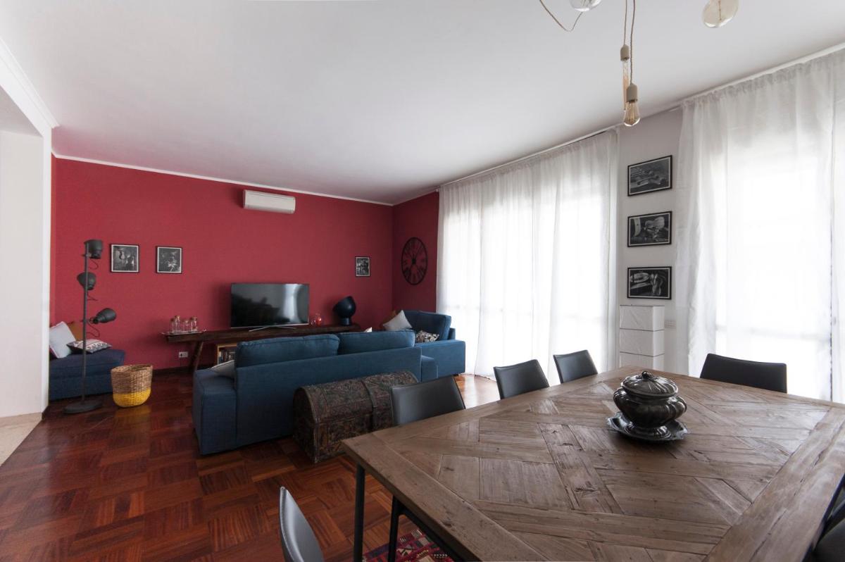 LUXURIOUS 4BDR PENTHOUSE NEAR DUOMO CATHEDRAL photo 5