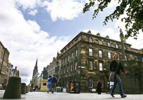 Parliament Sq (apt 3) Royal Mile