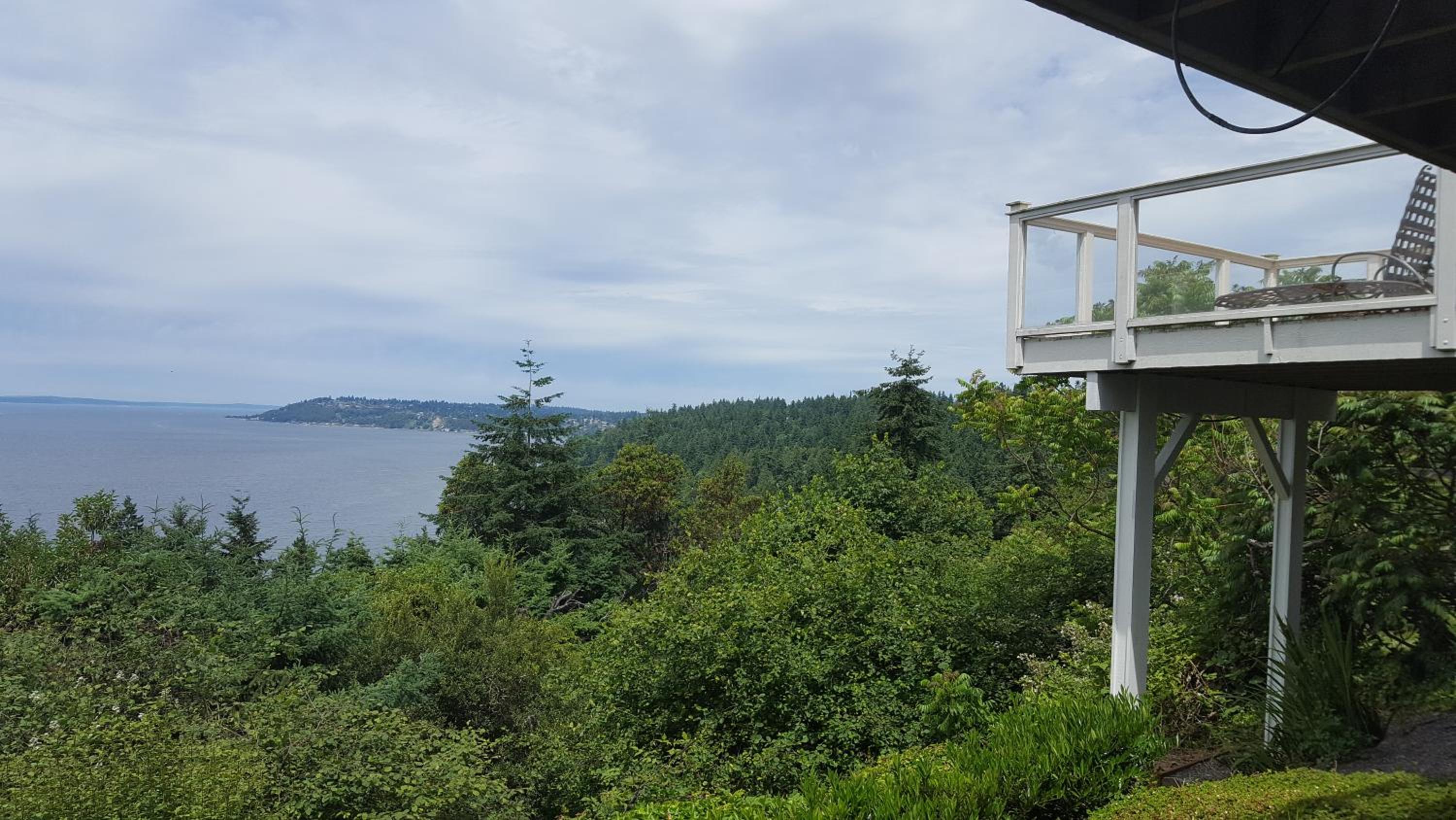 Island View-Spectacular view of Puget Sound and the Olympic Mountains