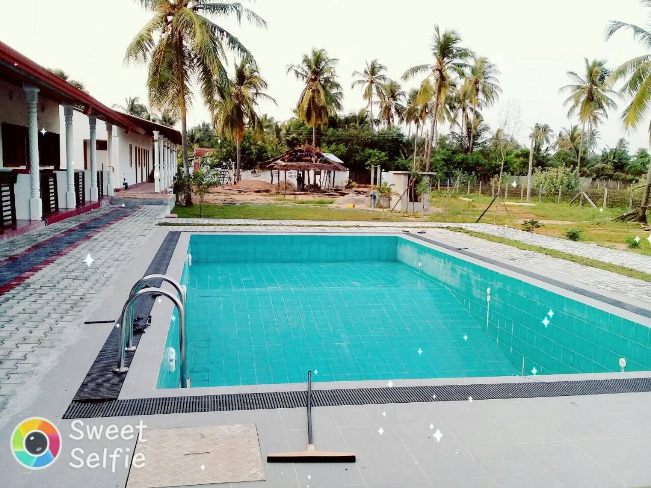 Shan Guest and Restaurant Nilaveli