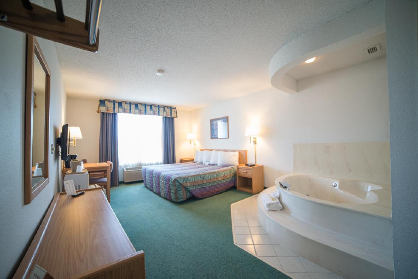 River Valley Inn & Suites view 3