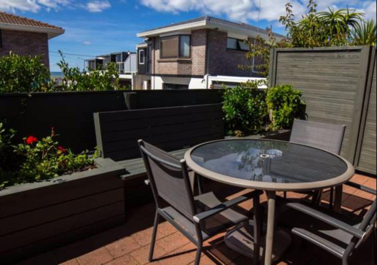 Boatshed Motel Apartments view 2