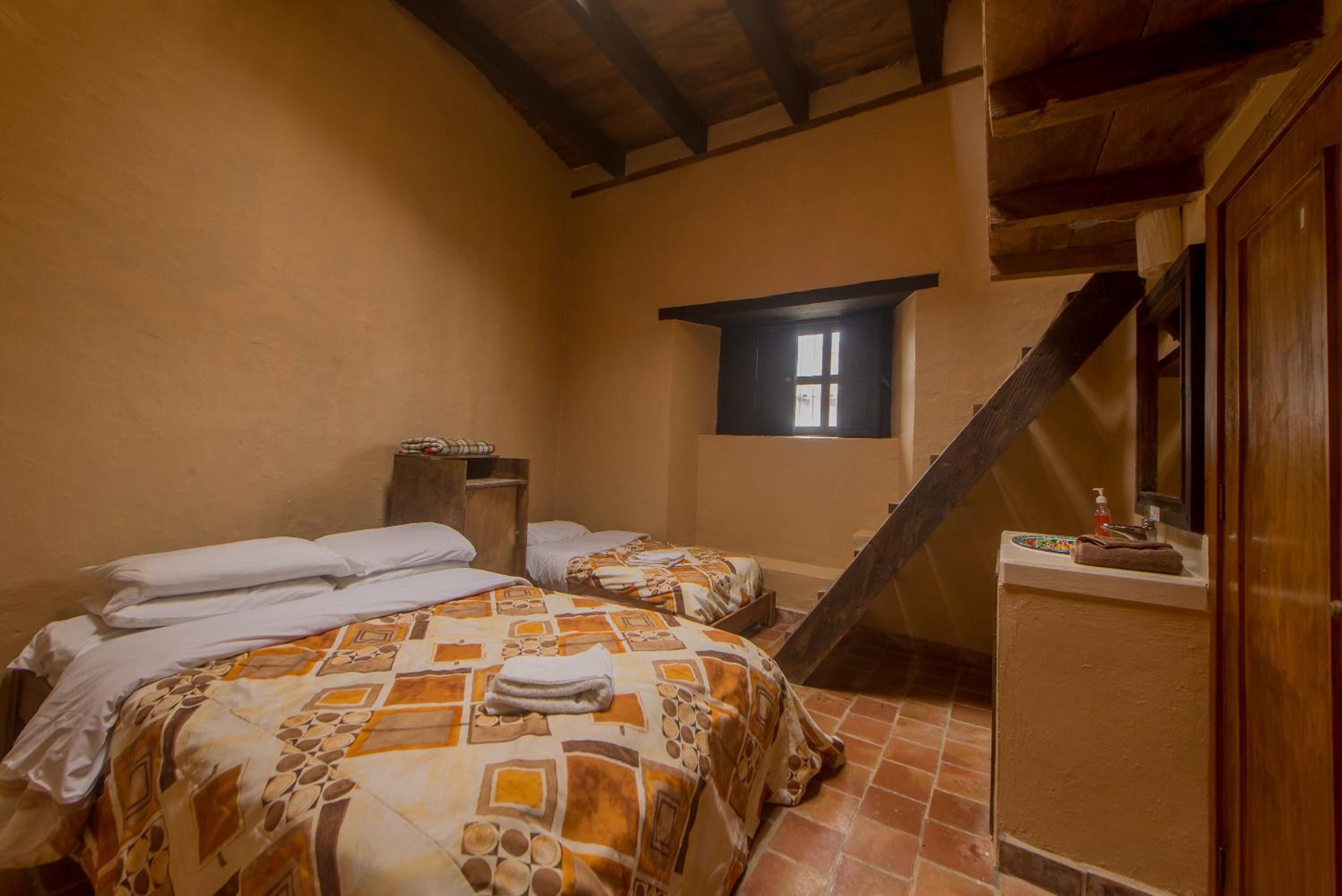 Rossco Hostel & Hotel