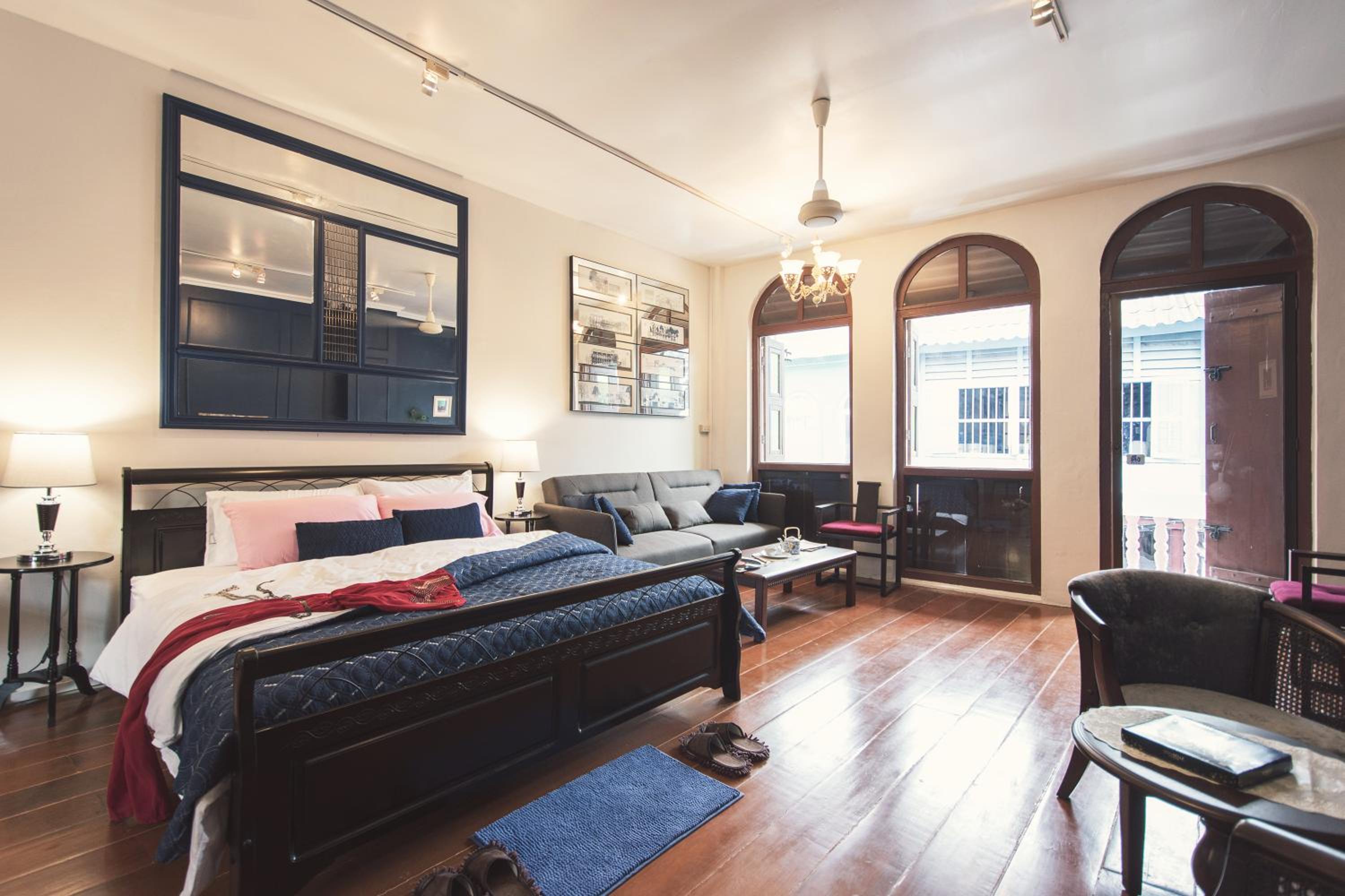 2ROOMS Boutique House