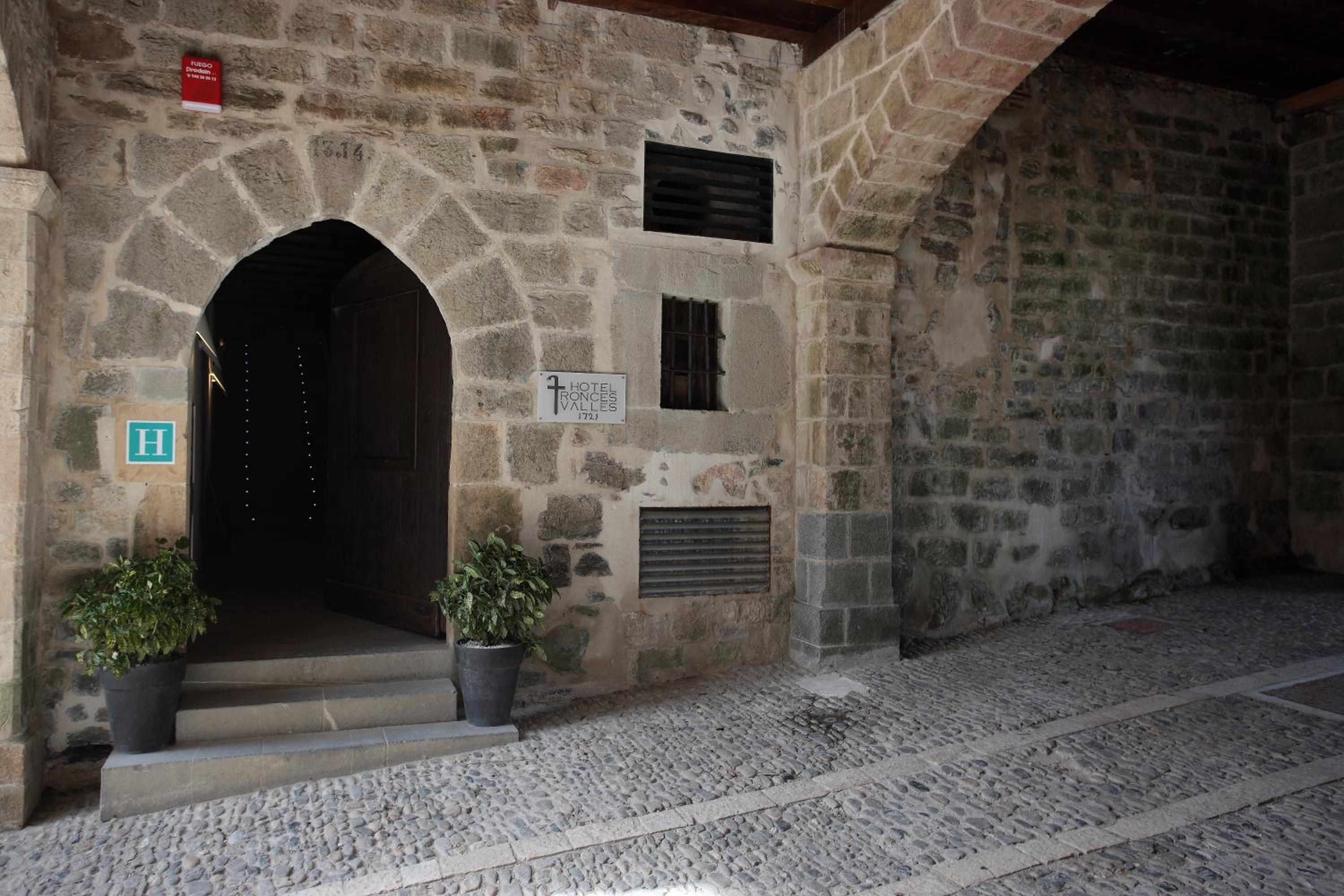 Hotel Roncesvalles - Property Image 3