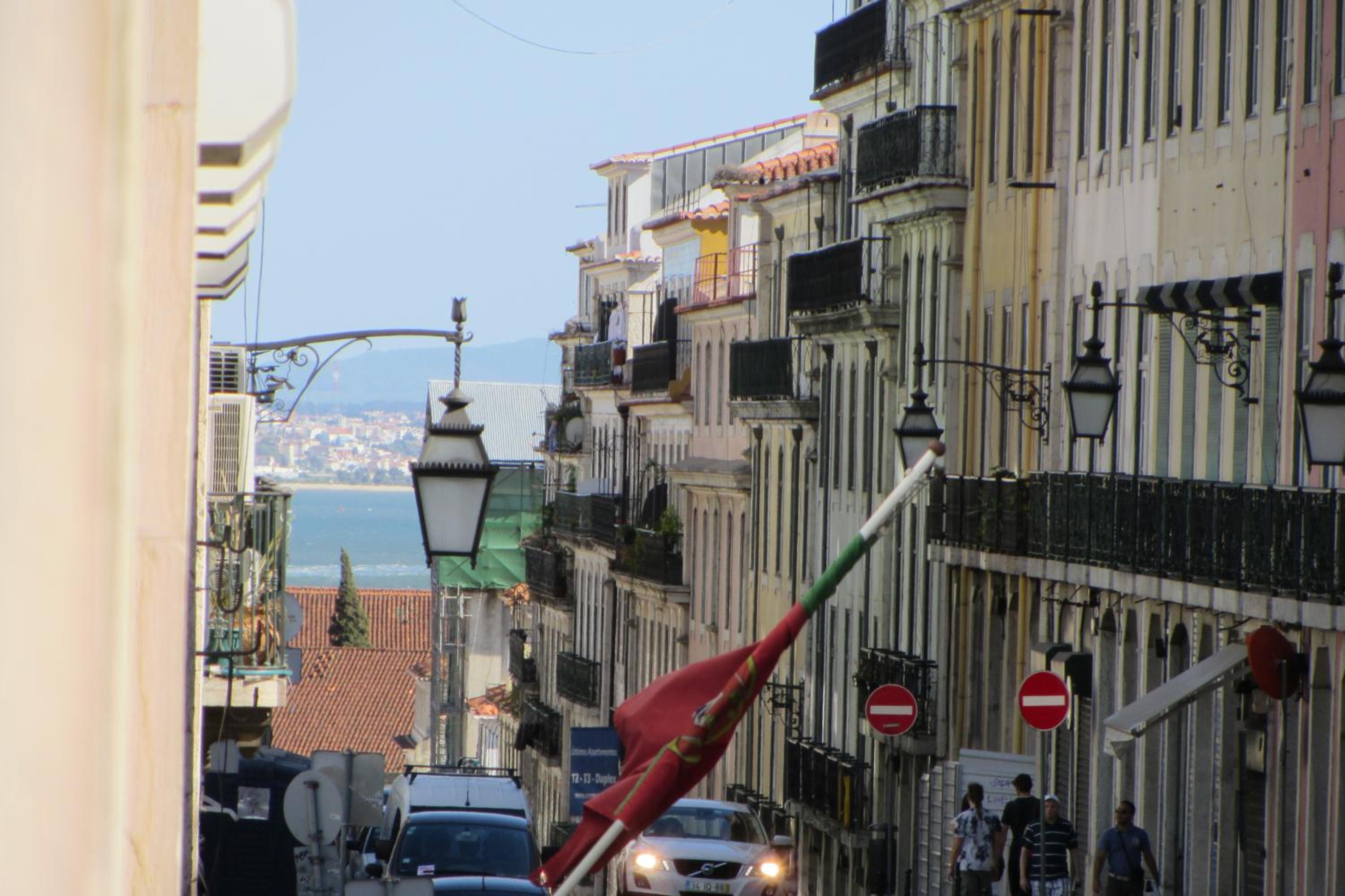 Baixa Sunny apartment with a View! view 4