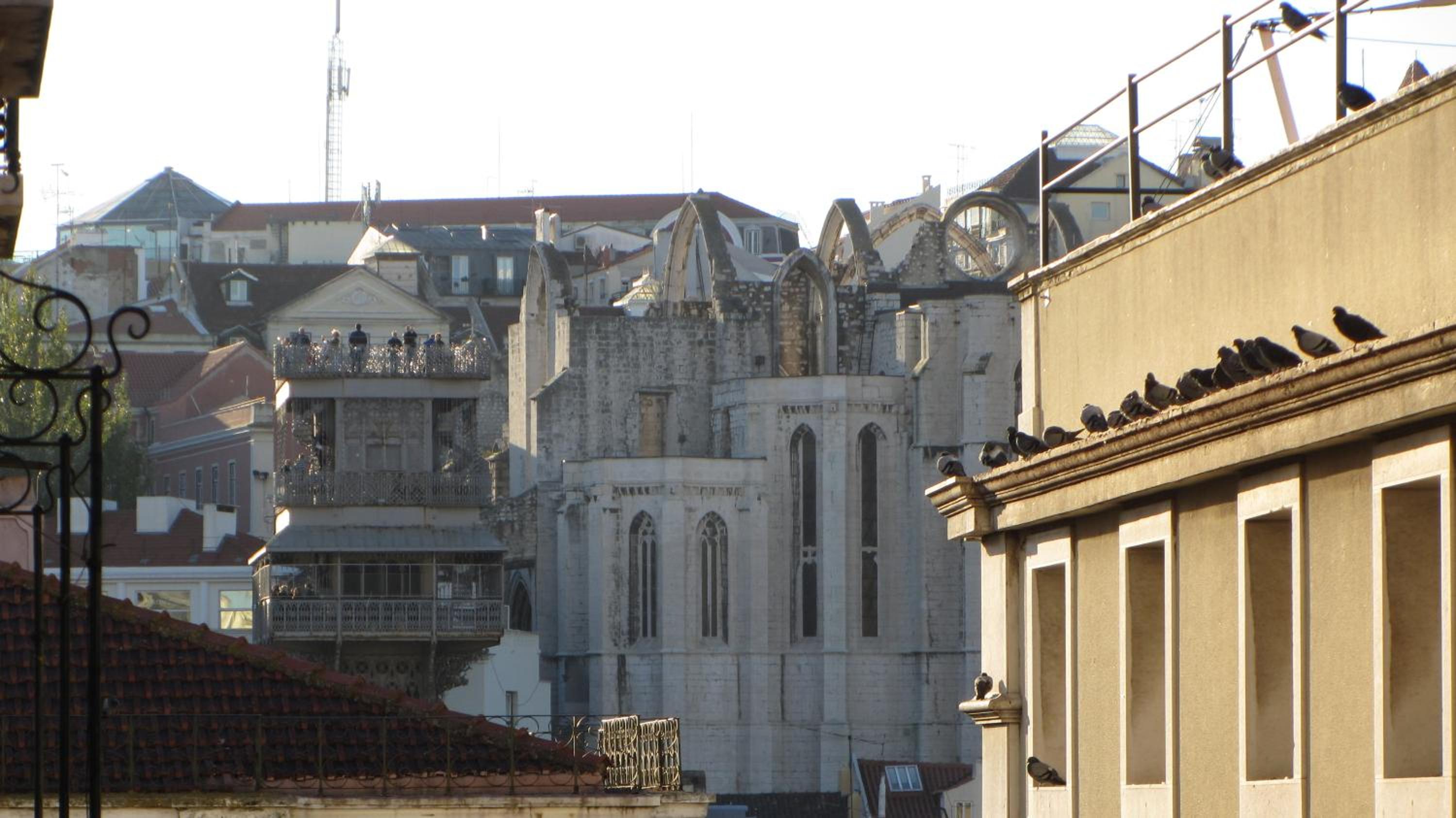 Baixa Sunny apartment with a View! view 3