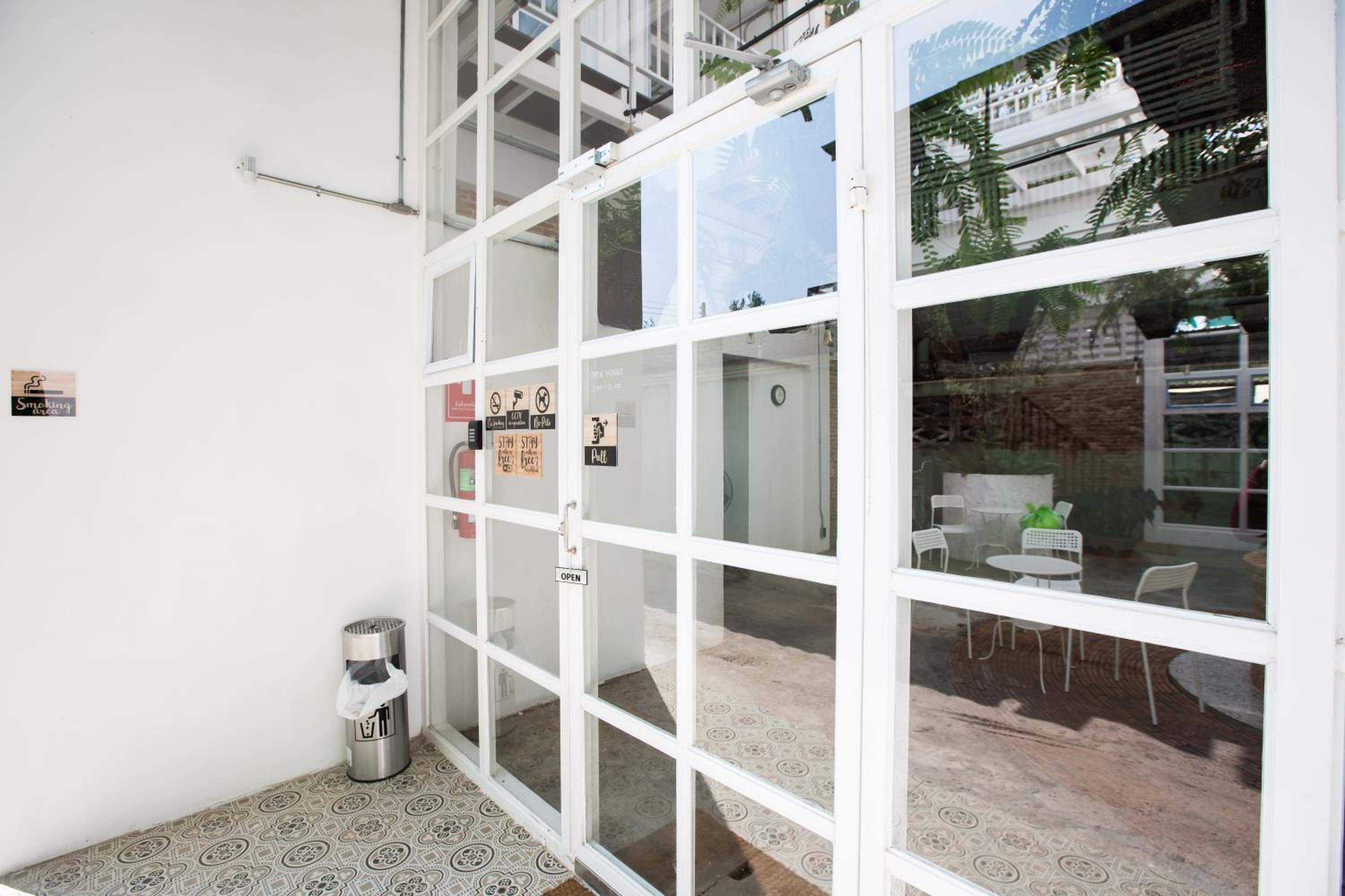 Memmoth Cafe & Hostel in Lampang