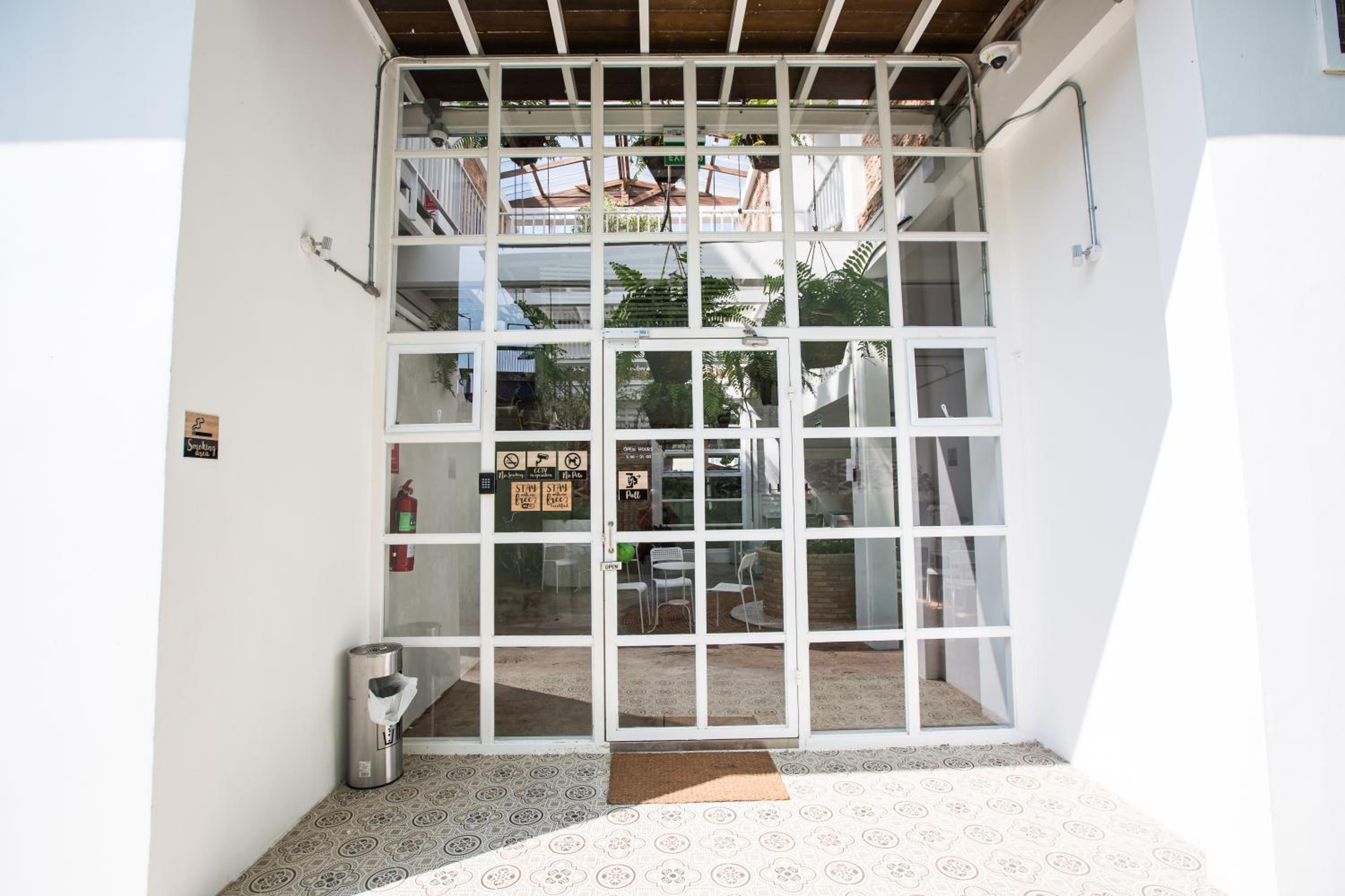 Memmoth Cafe & Hostel in Lampang