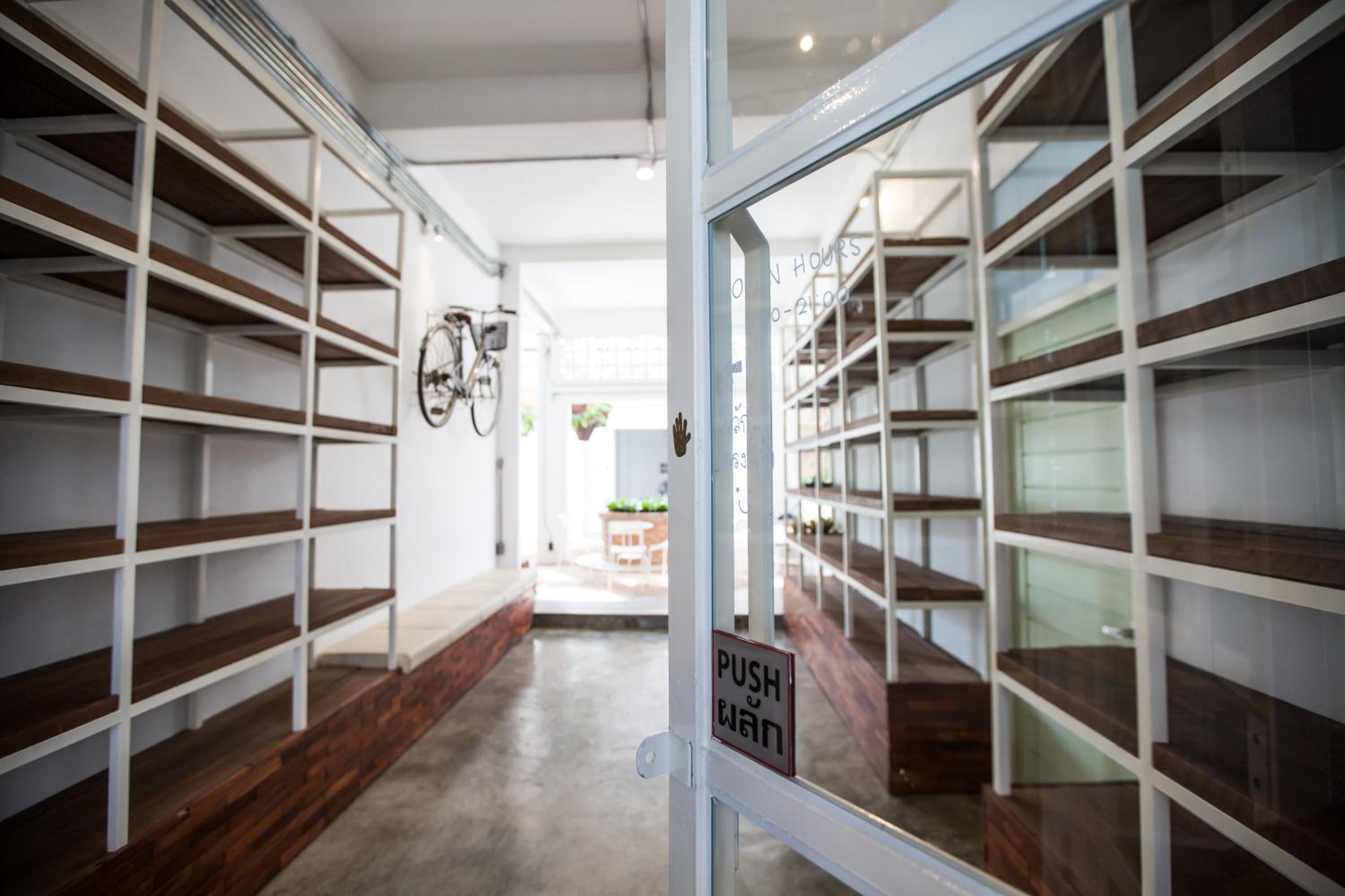 Memmoth Cafe & Hostel in Lampang