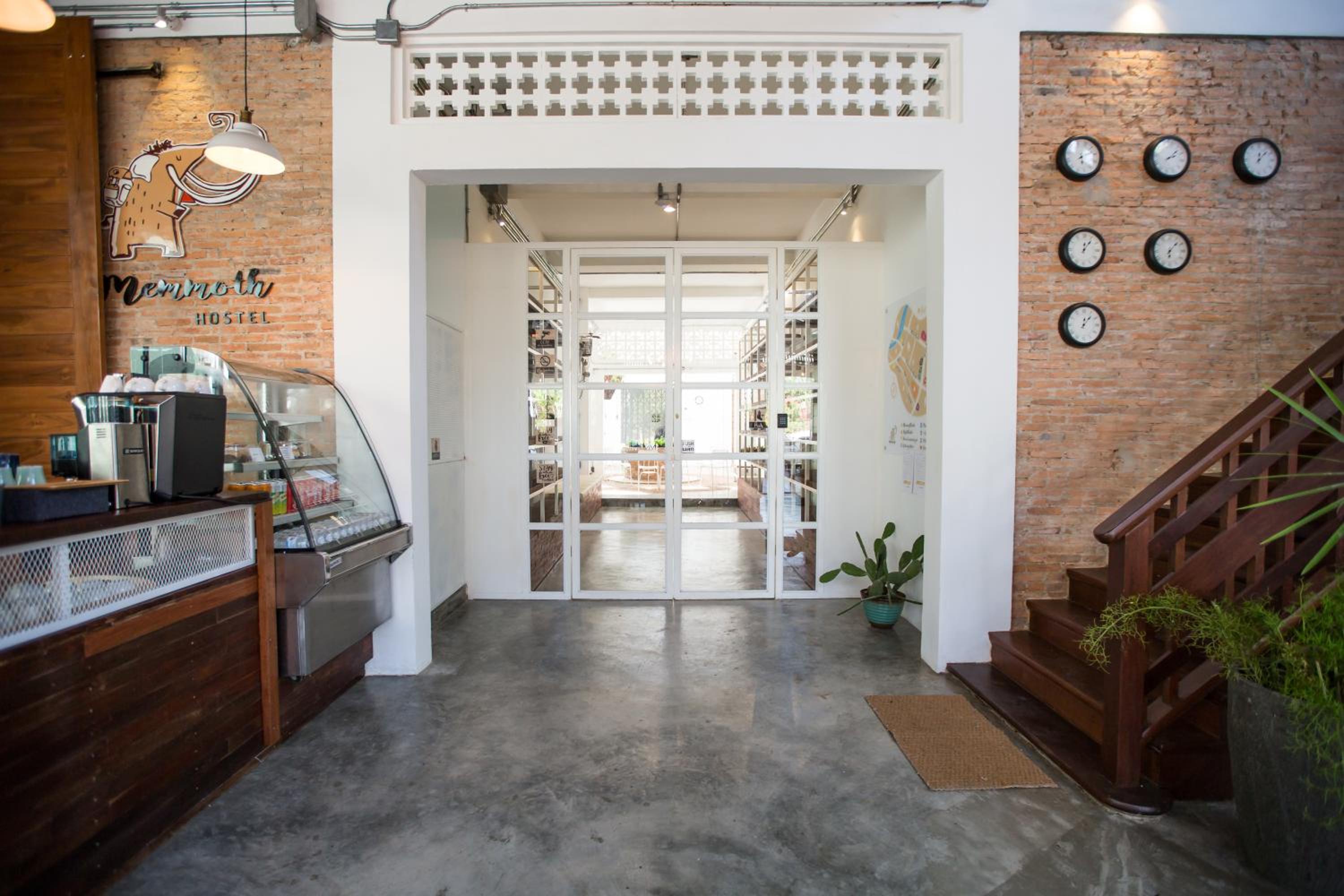 Memmoth Cafe & Hostel in Lampang