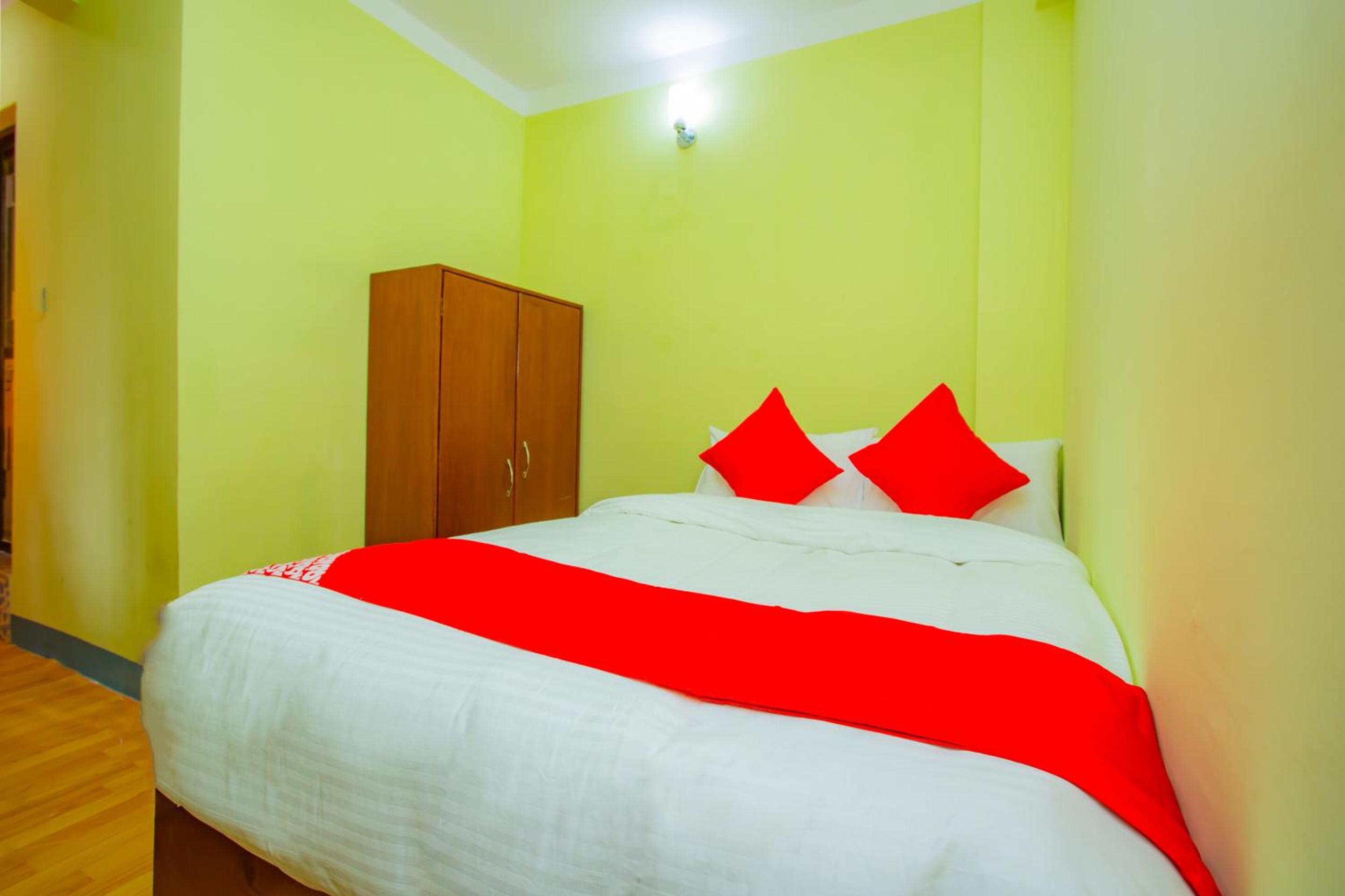 OYO 589 Hotel Trimurti