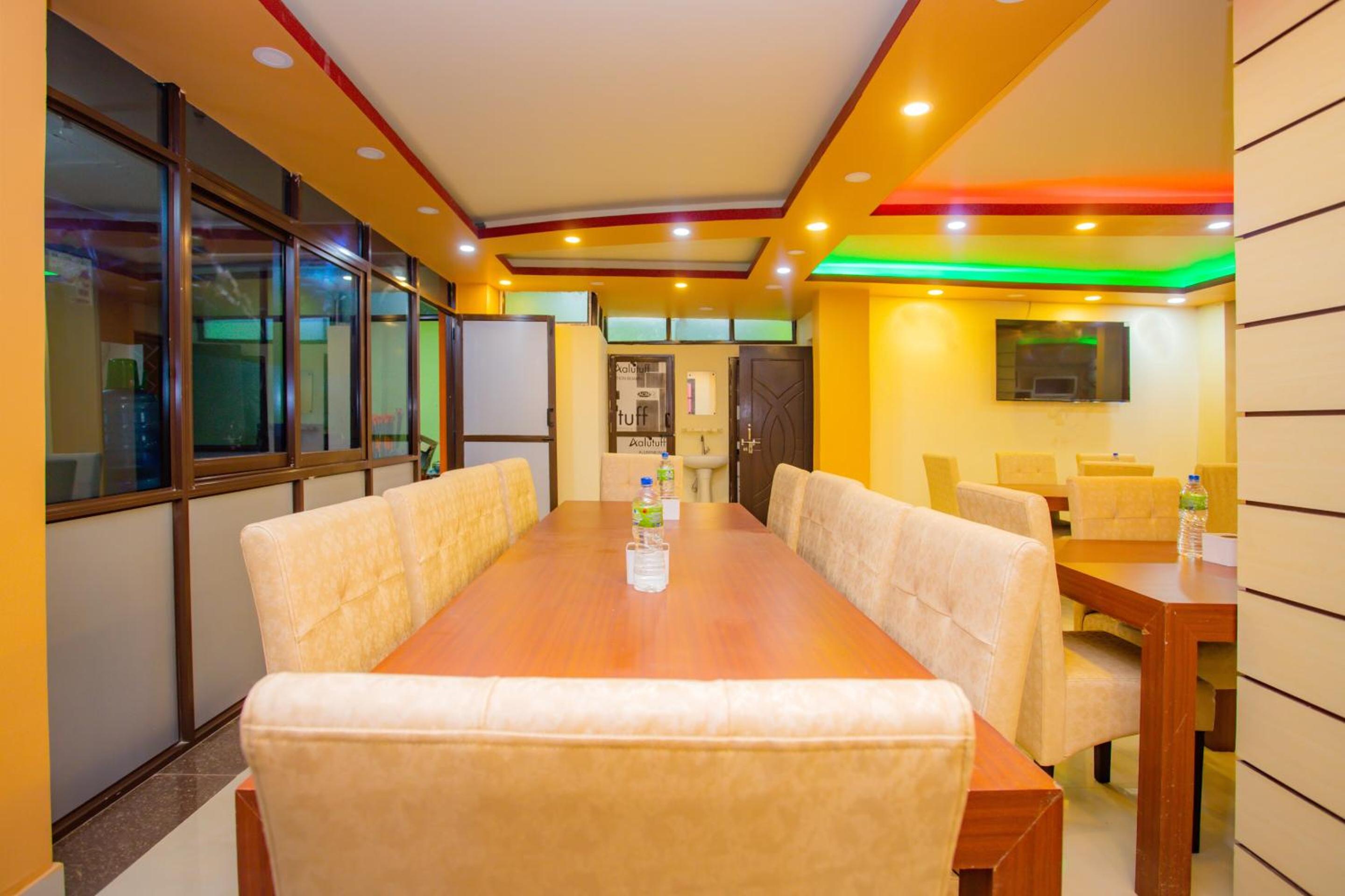 OYO 589 Hotel Trimurti