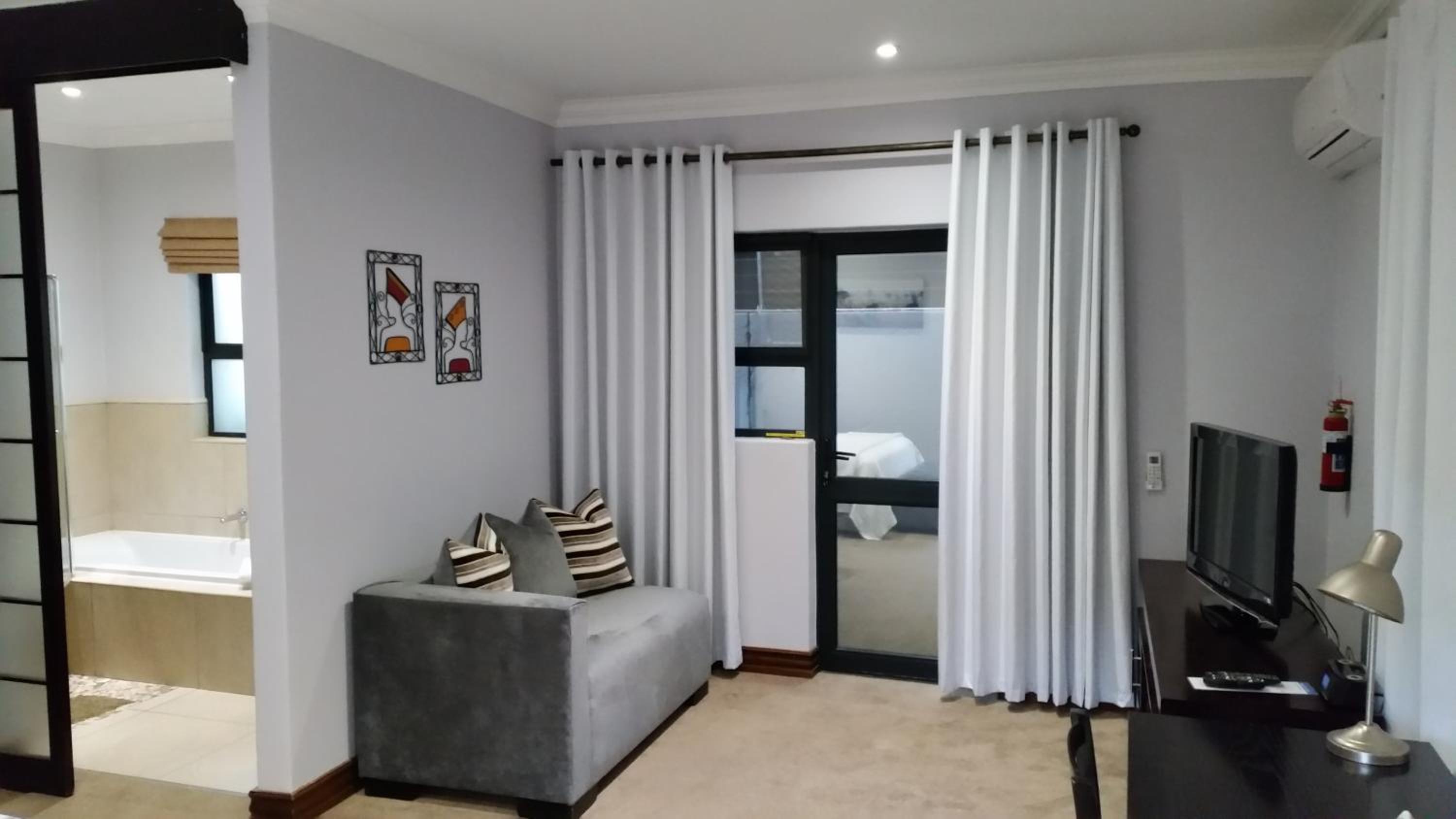 Rosebank Lodge Guesthouse by Claires
