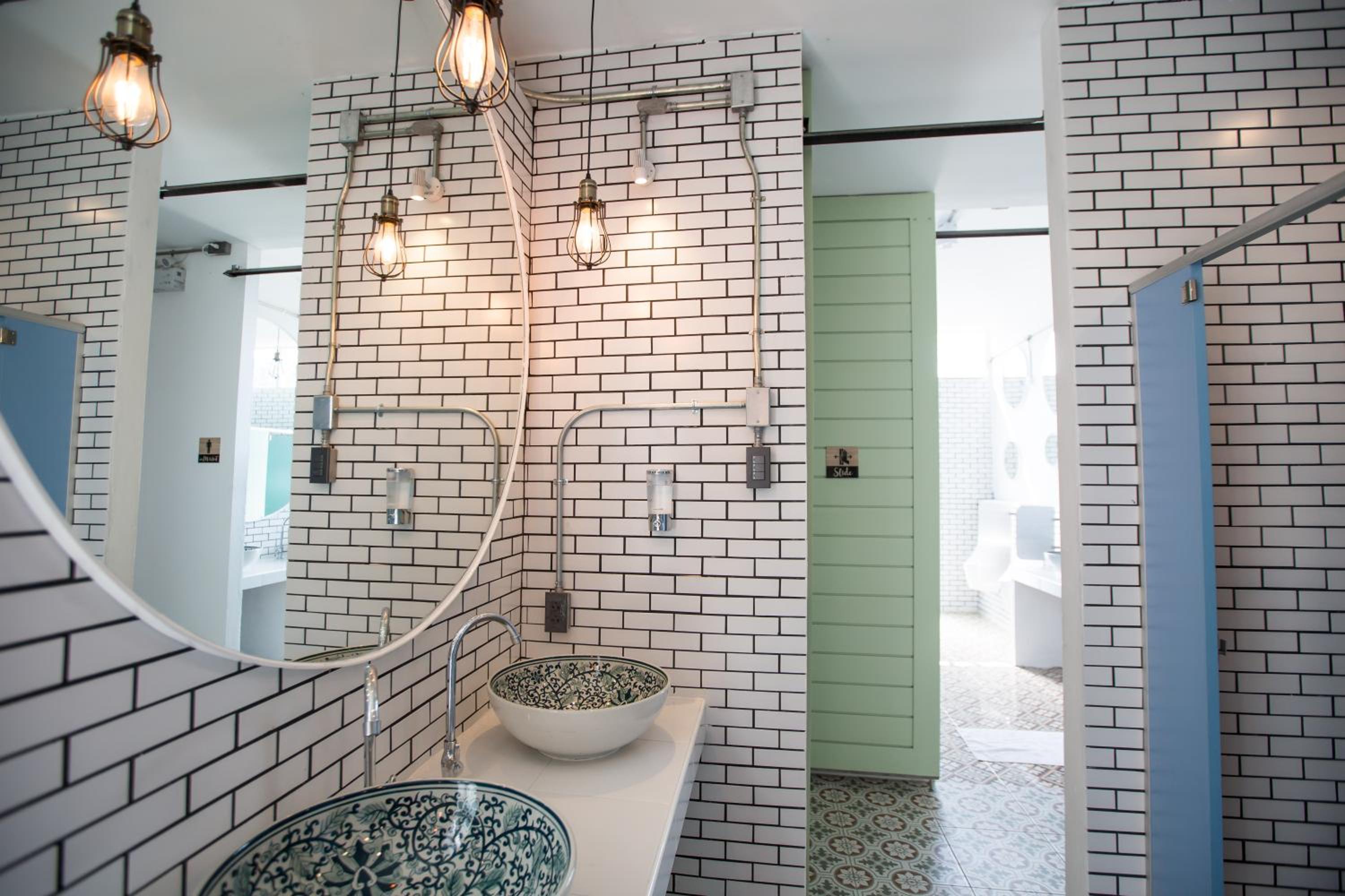 Memmoth Cafe & Hostel in Lampang