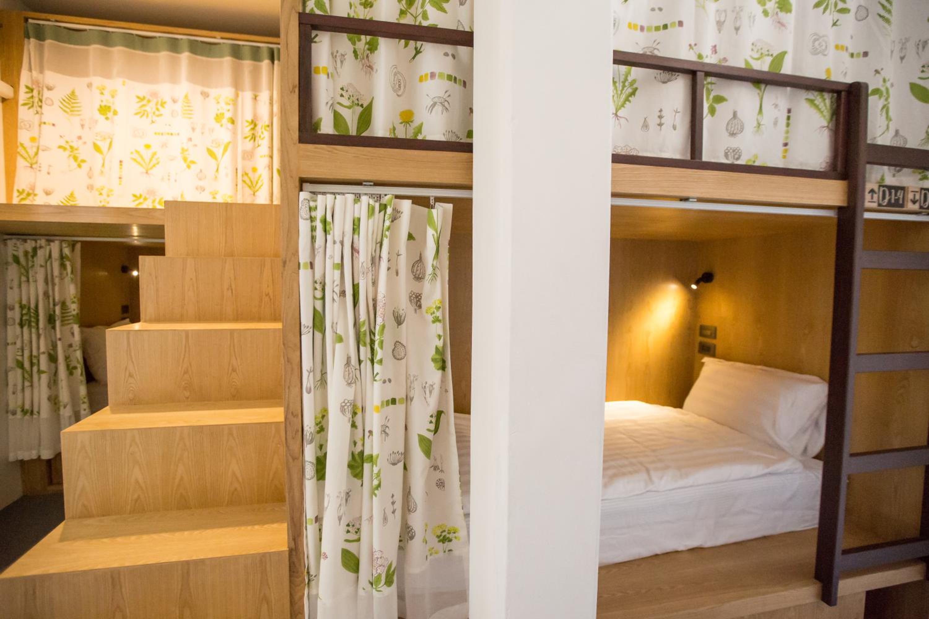Memmoth Cafe & Hostel in Lampang