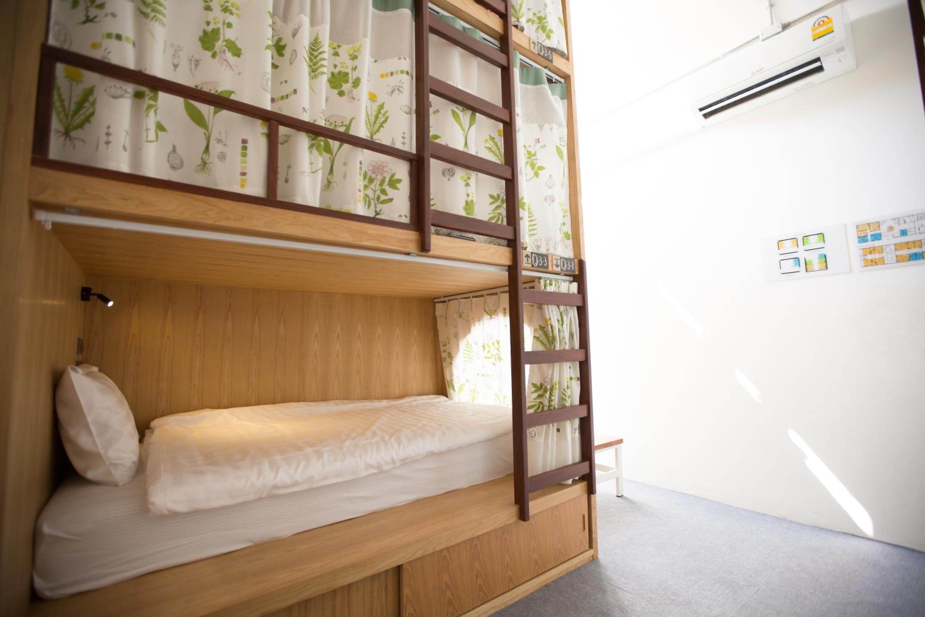 Memmoth Cafe & Hostel in Lampang