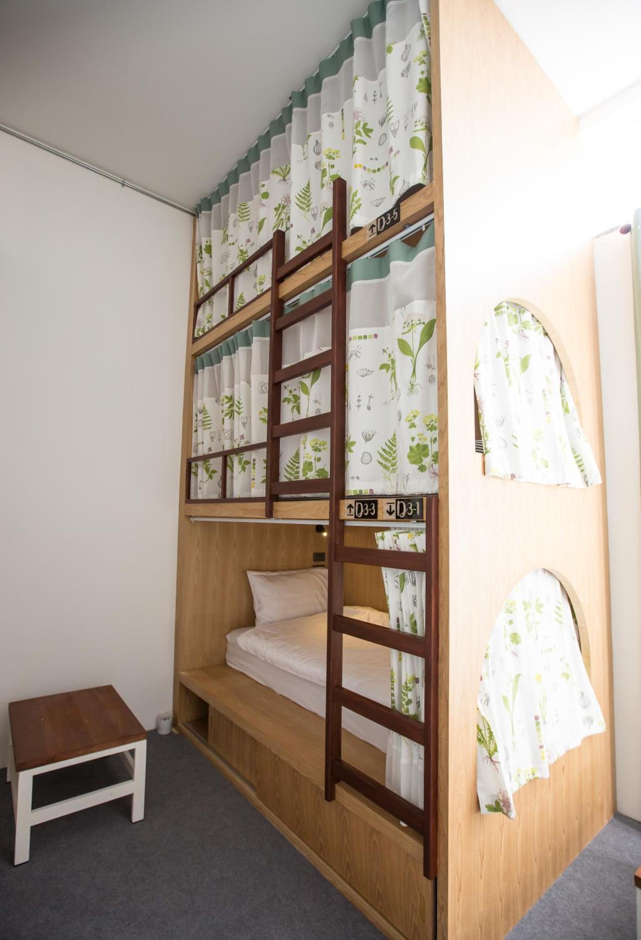 Memmoth Cafe & Hostel in Lampang