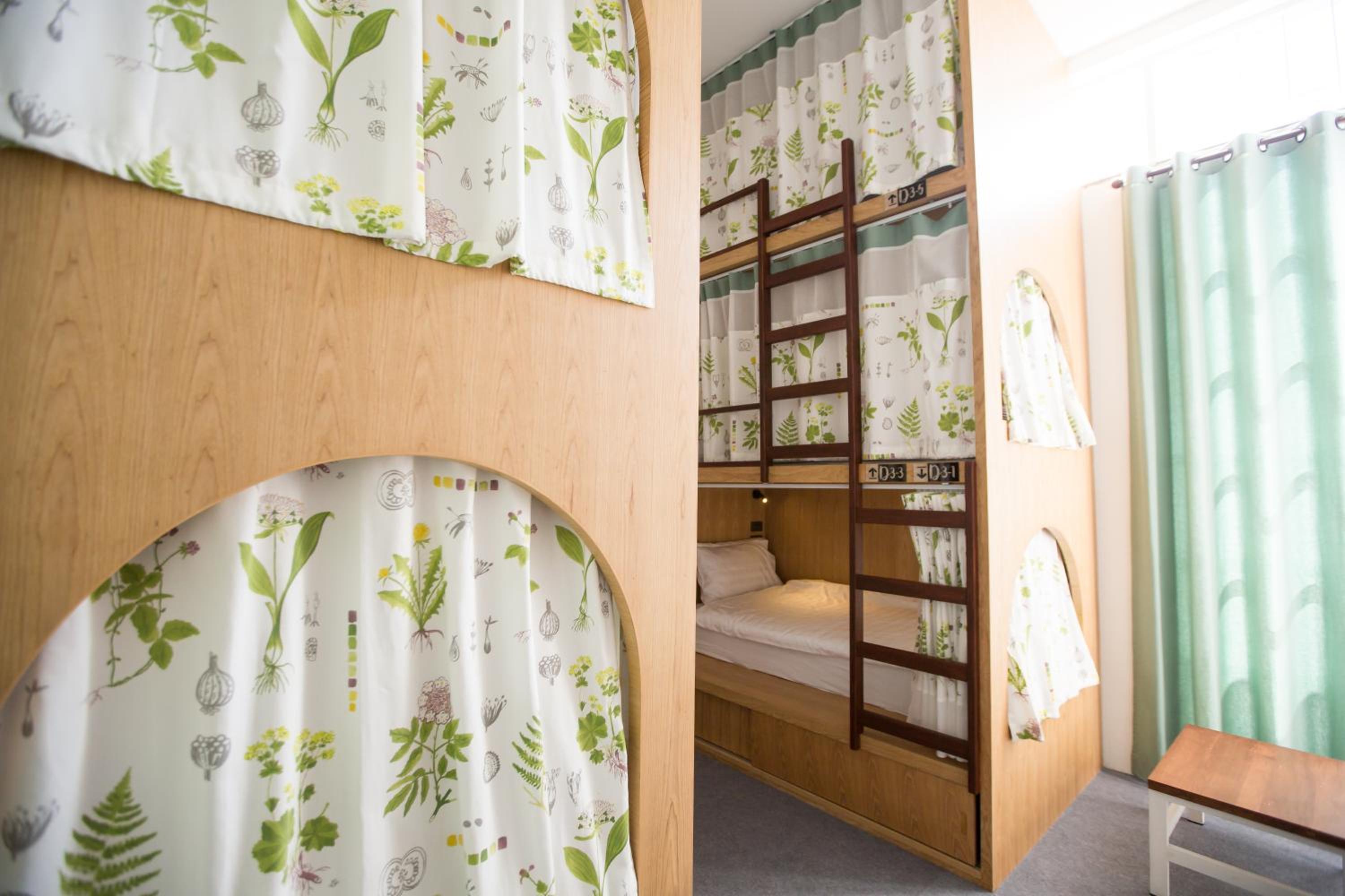 Memmoth Cafe & Hostel in Lampang
