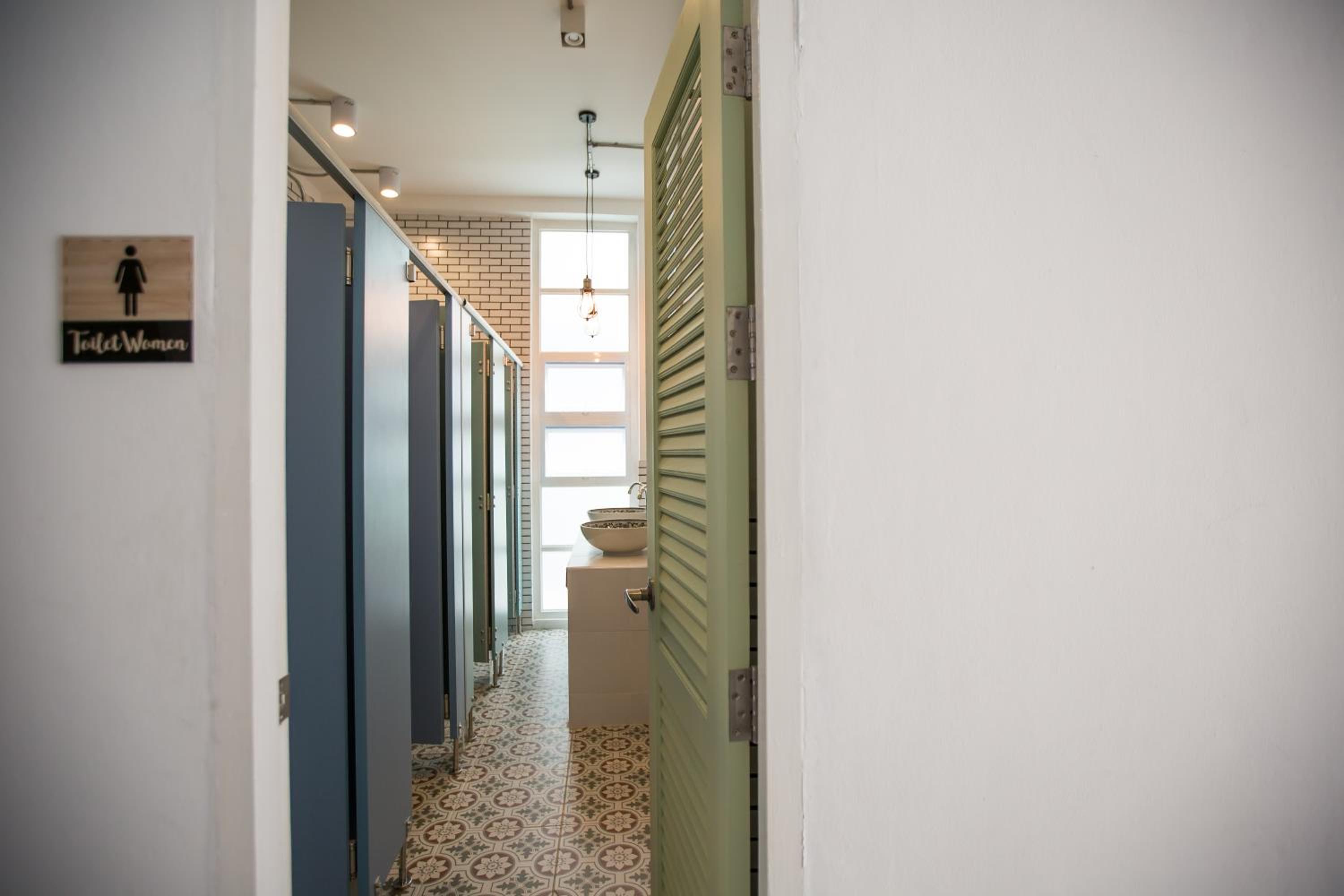 Memmoth Cafe & Hostel in Lampang